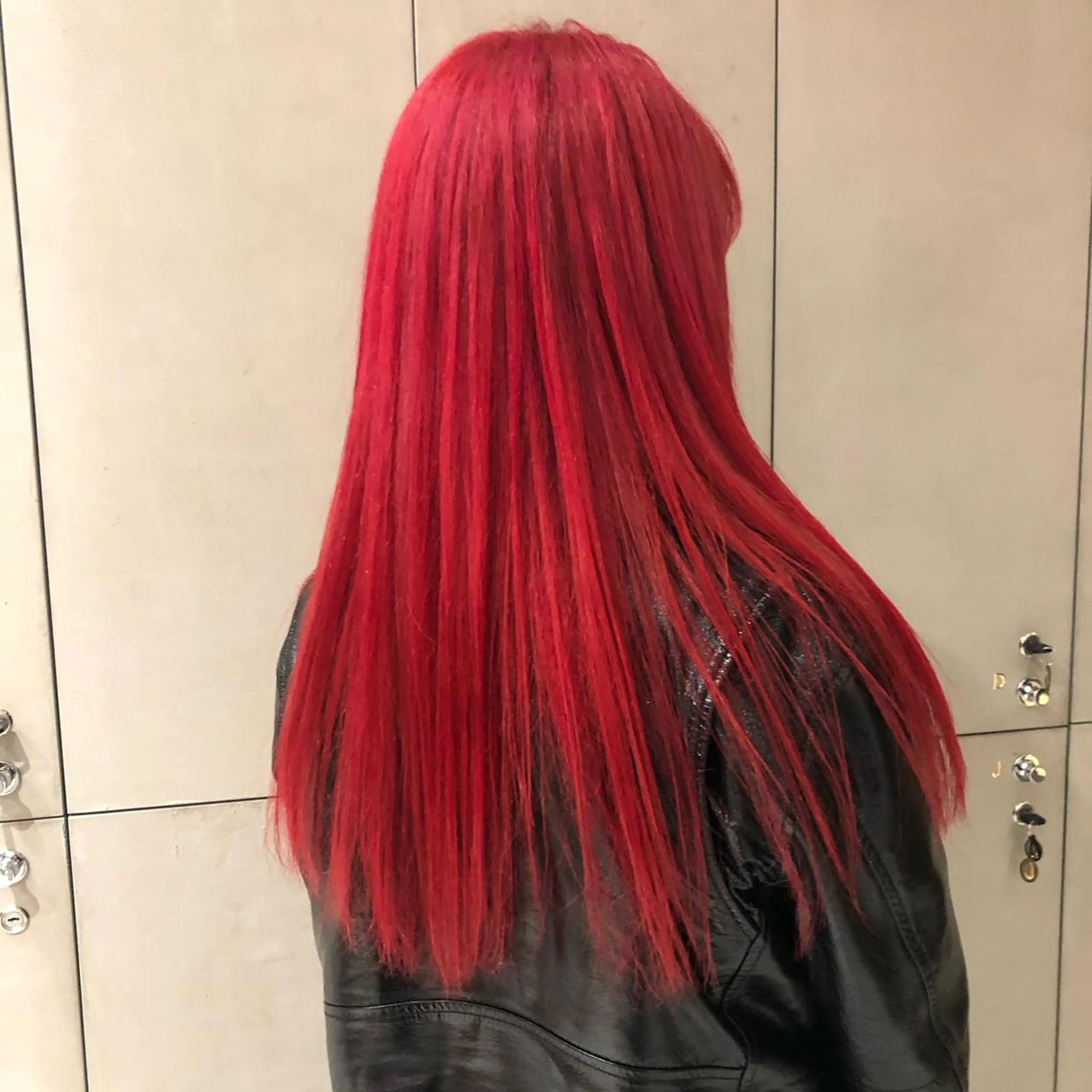 ロング カラー ブリーチ 古屋 花織のヘアスタイル