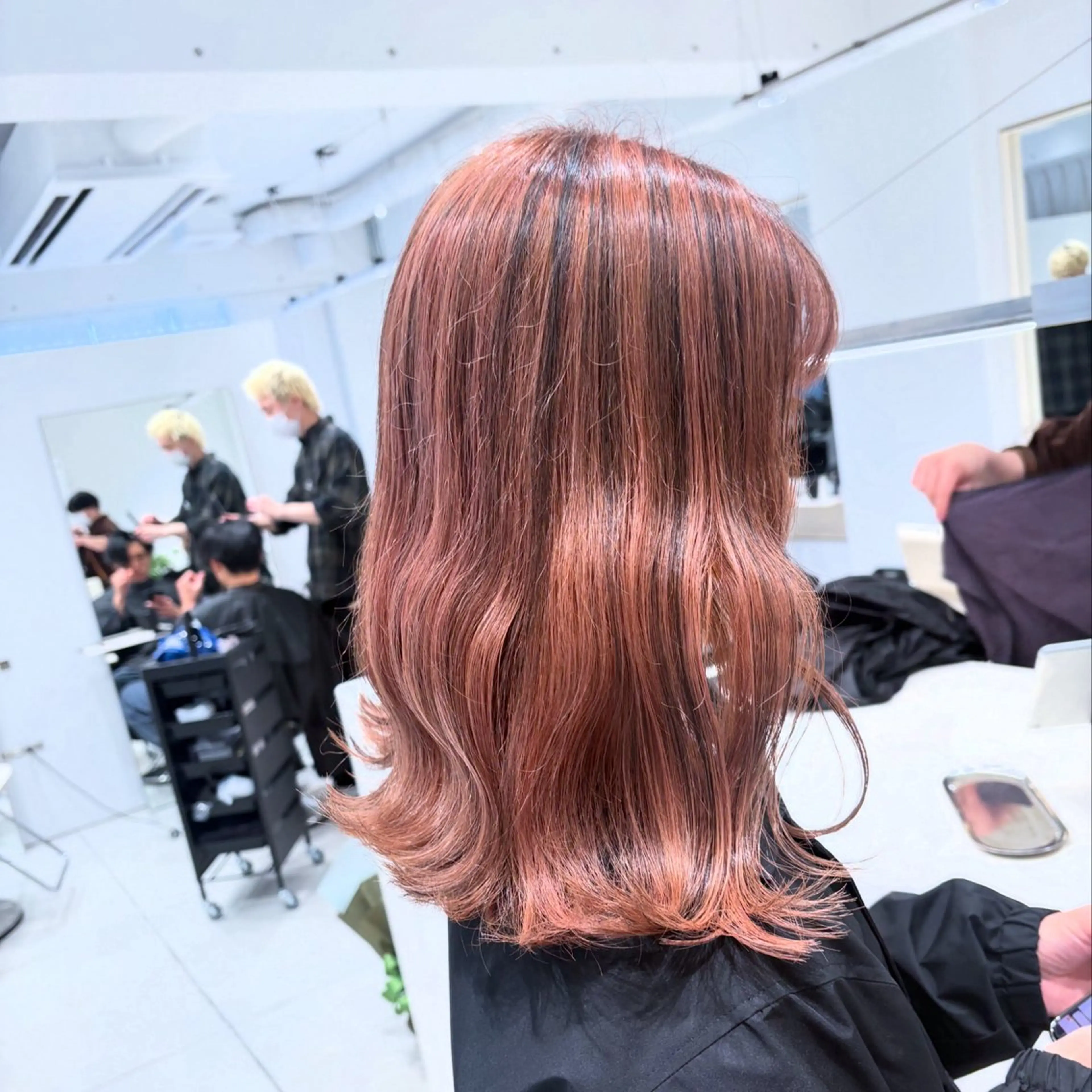 ミディアム カラー ベージュカラー ブラウンカラー デザインカラー ハイトーンカラー ピンクカラー カット ヘアカラー トリートメント ヘッドスパ ヘアセット カジュアルを女っぽく 𝗮𝘆𝗮𝗰𝗼のヘアスタイル