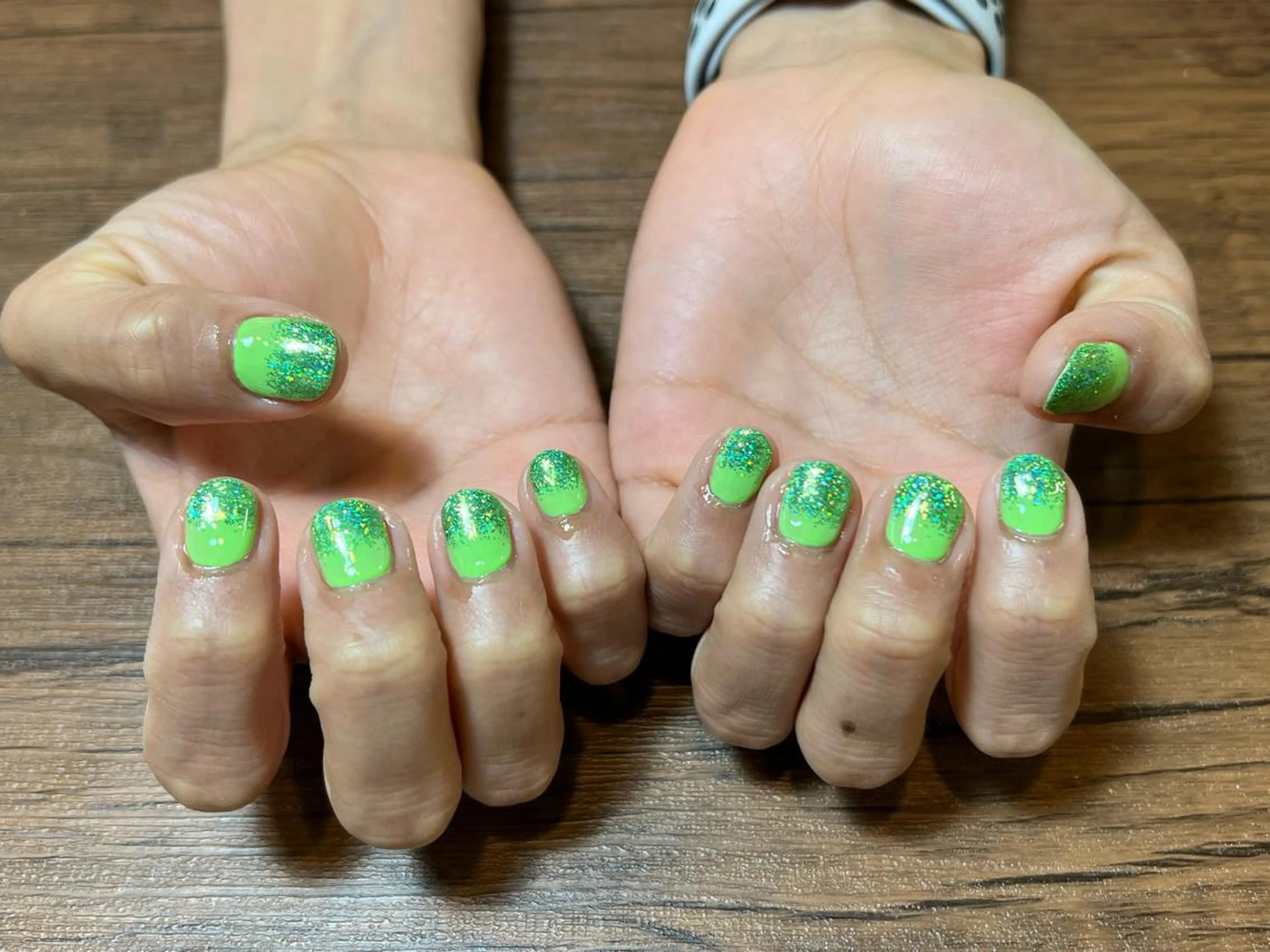 ネイル ラメ(グリッター) ラメグラデーション ハンドネイル HENRIETTA NAILSALONのネイルデザイン