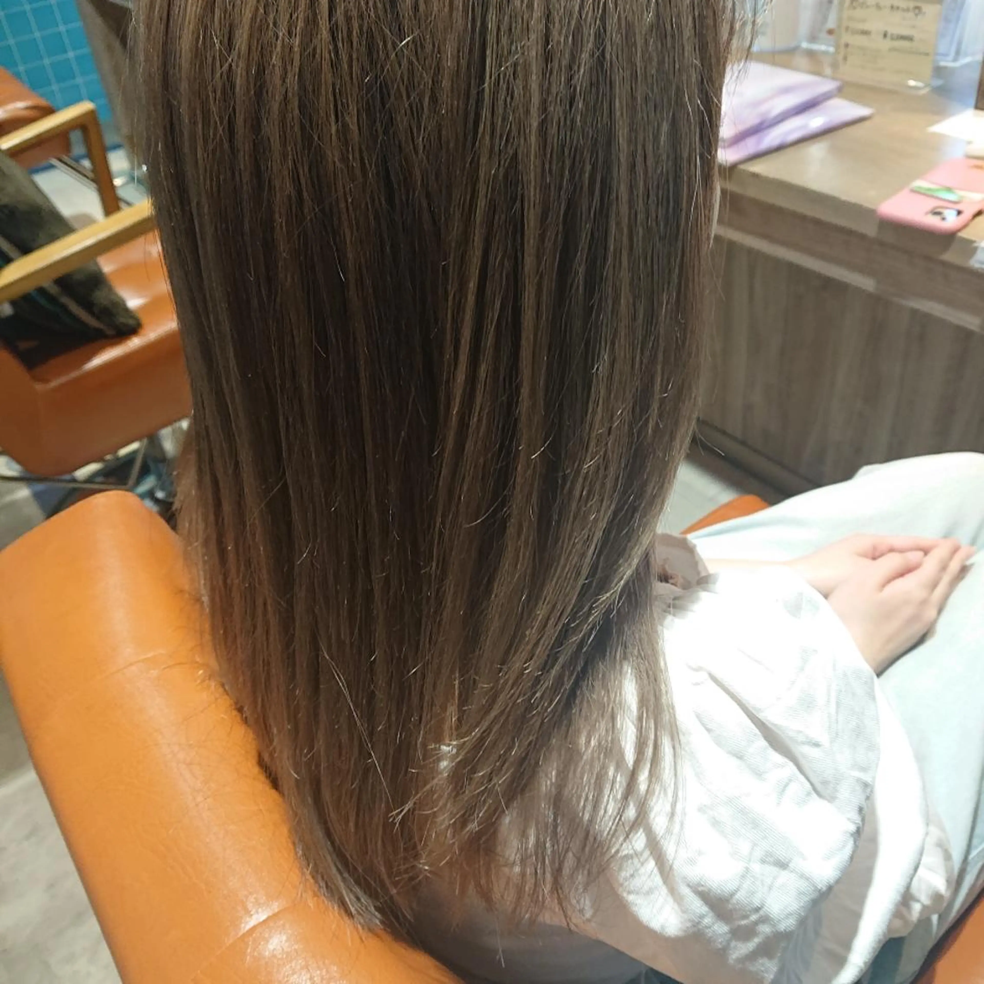 ロング カラー ベージュカラー ミルクティーベージュ alushe 岡 陽子のヘアスタイル