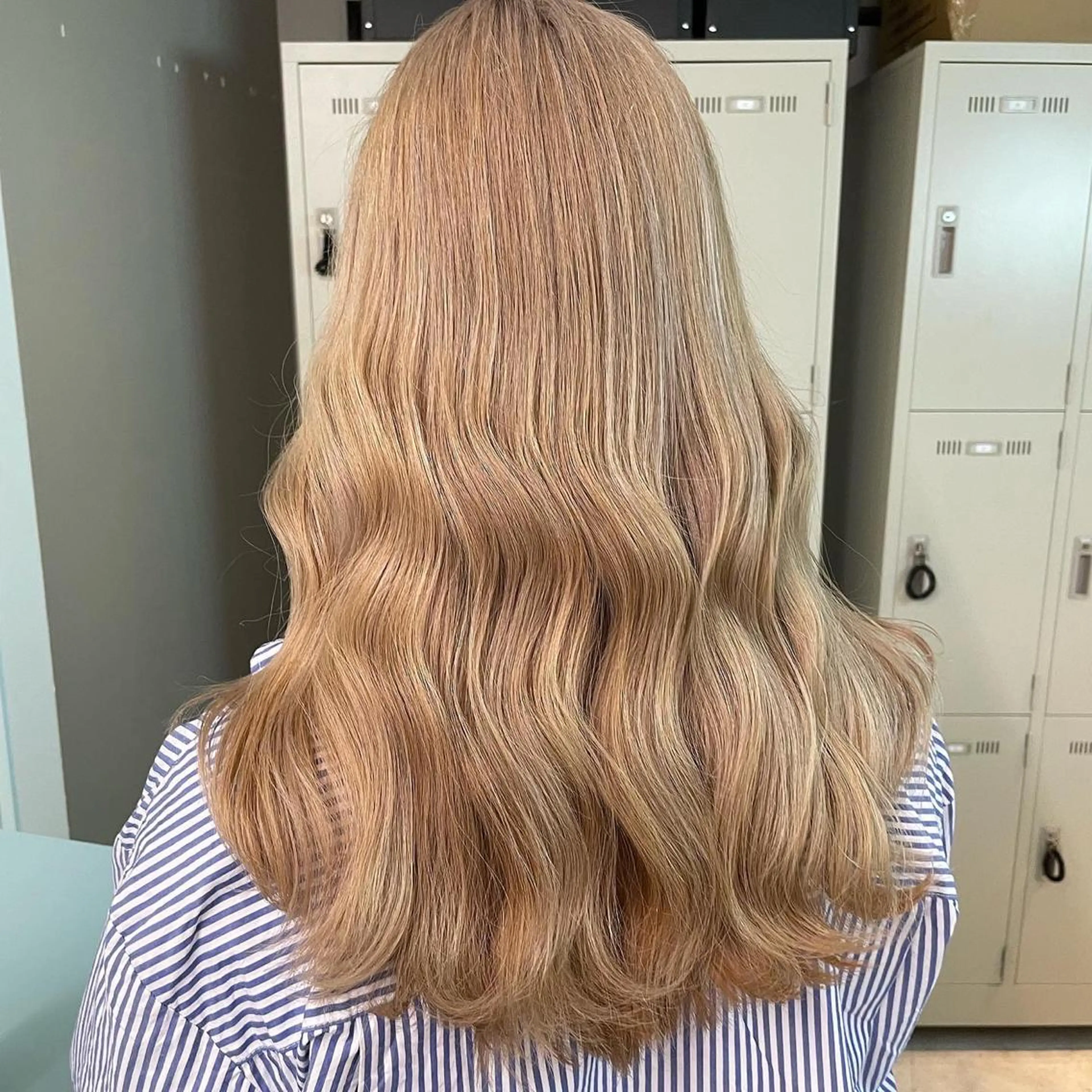 ロング カラー 🪄池袋ハイトーン 🪄ブリーチカラーのヘアスタイル