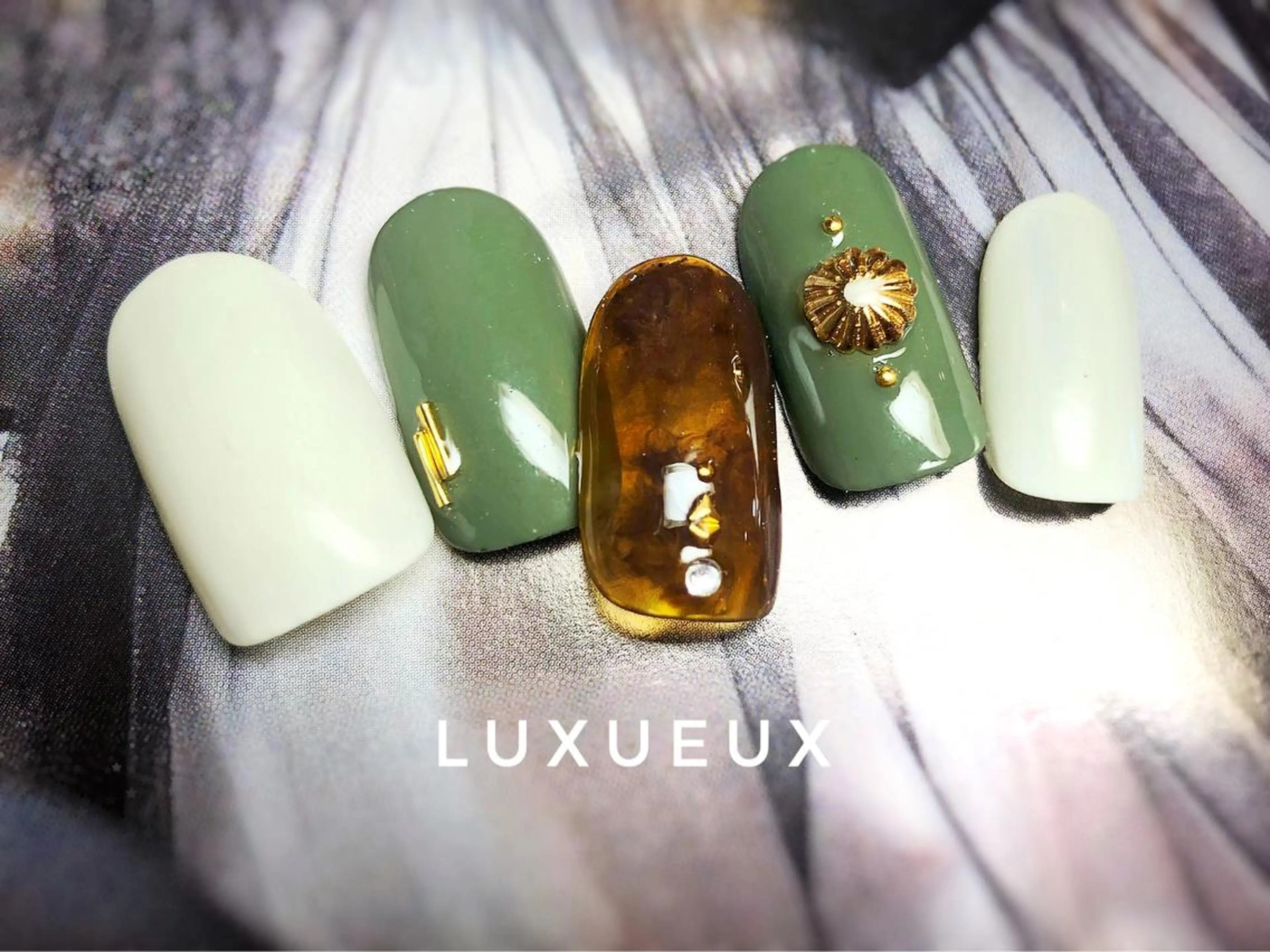 ネイル LUXUEUX春日店所属・LUXUEUX春日店 (ルクソー)のネイルデザイン