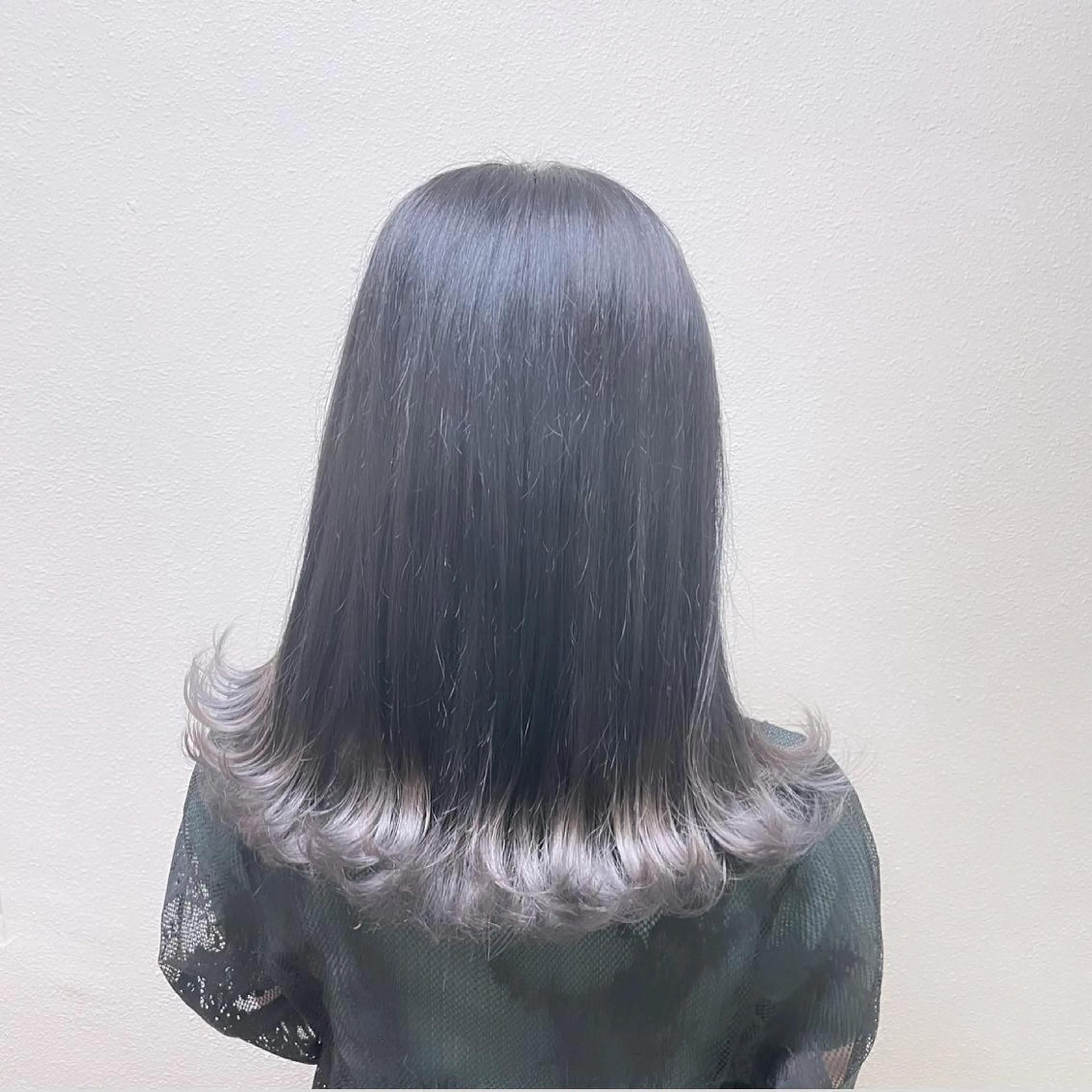 ミディアム カラー パーマ ヘアアレンジ メンズ キッズ ネイル マツエク・マツパ メンズブリーチ メンズハイライト メンズインナーカラー メンズ韓国風 ブリーチ 切りっぱなしヘアボブ ミディアムヘアRYOのヘアスタイル