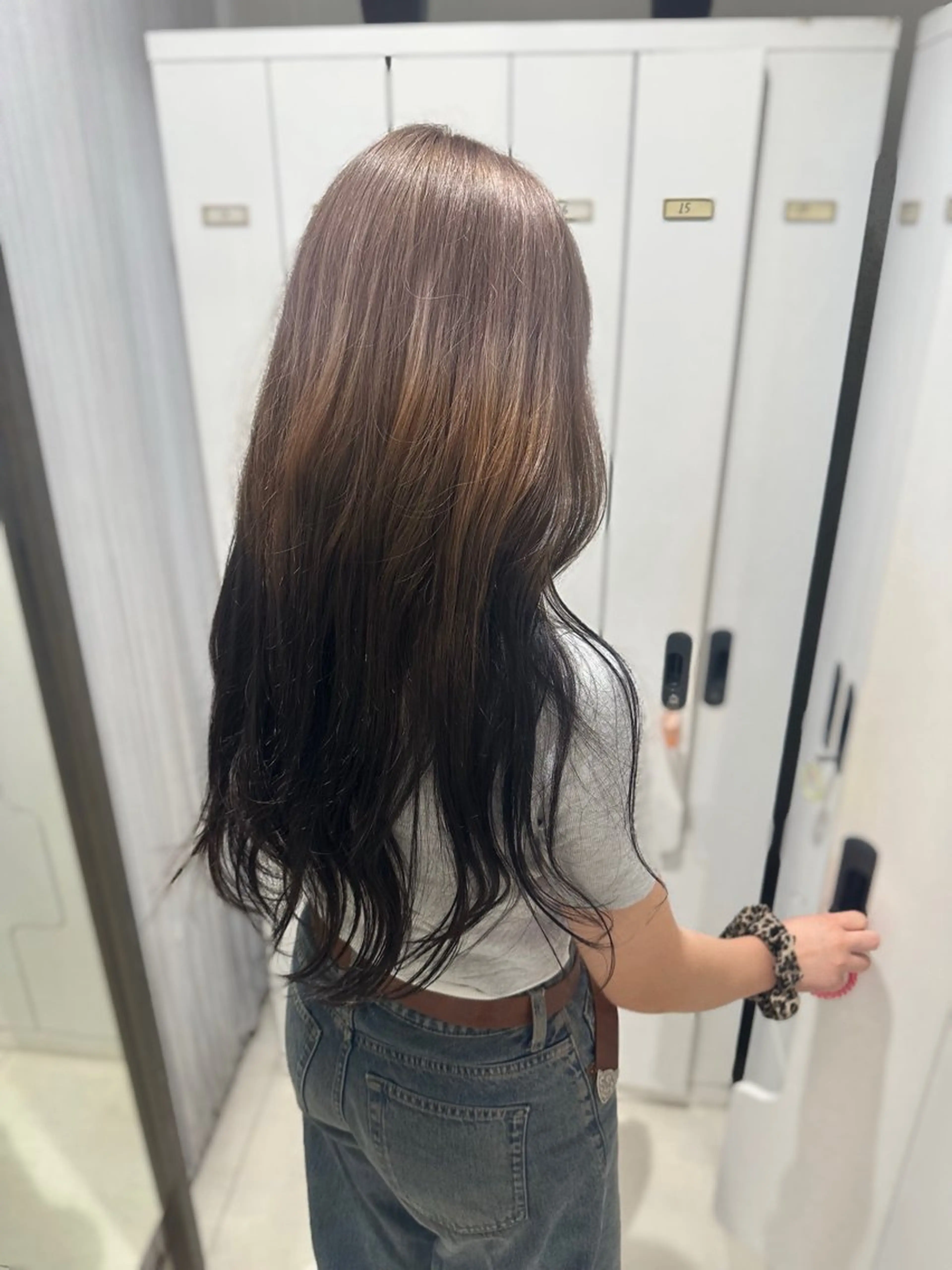 ロング カラー ベージュカラー 黒髪 ブリーチ ピンクカラー ピンクベージュ ヘアカラー KEEN.所属・KEEN.渋沢/ ブリーチ/みなのヘアスタイル