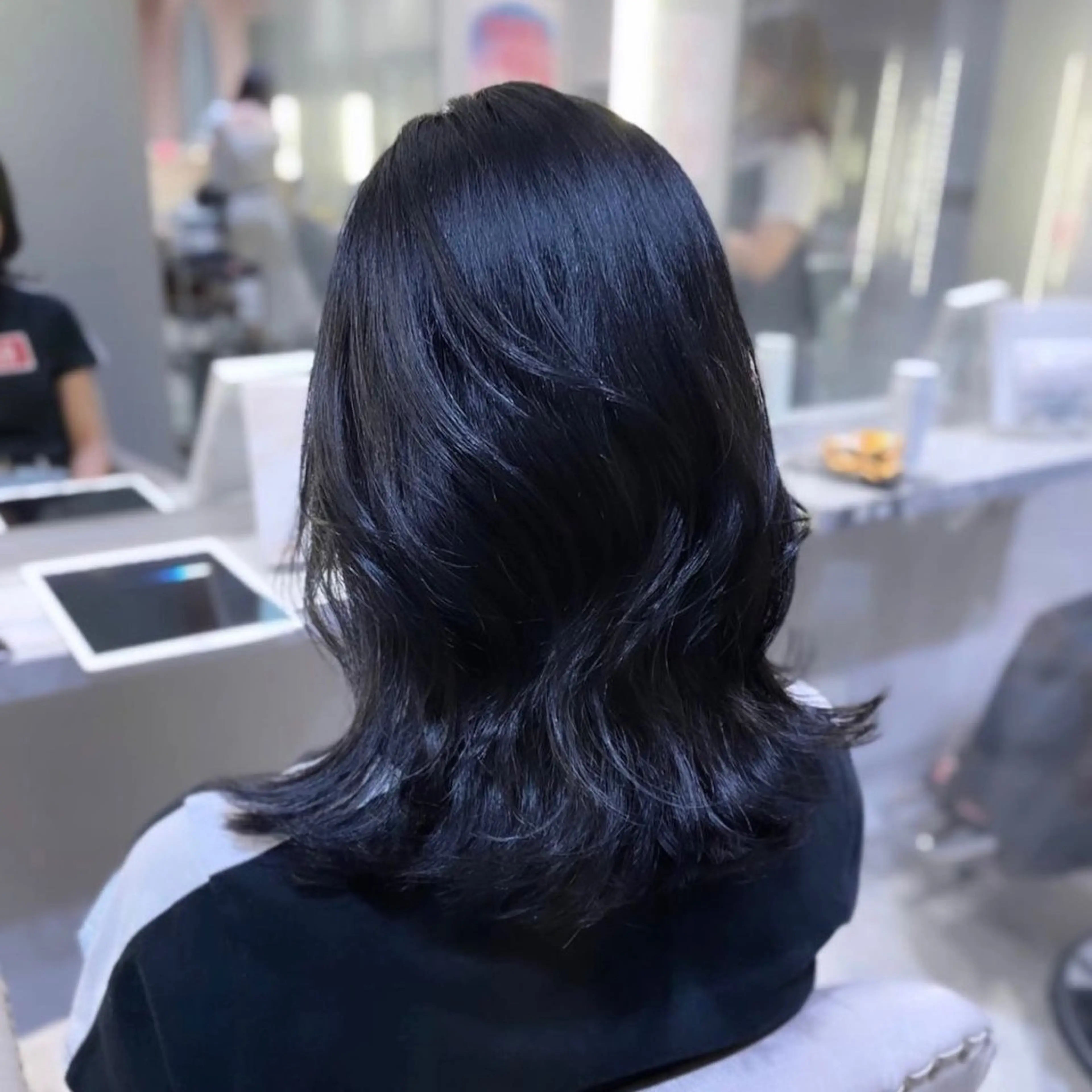 セミロング カラー 🌙Runa つや髪 /モテ/小顔カットのヘアスタイル