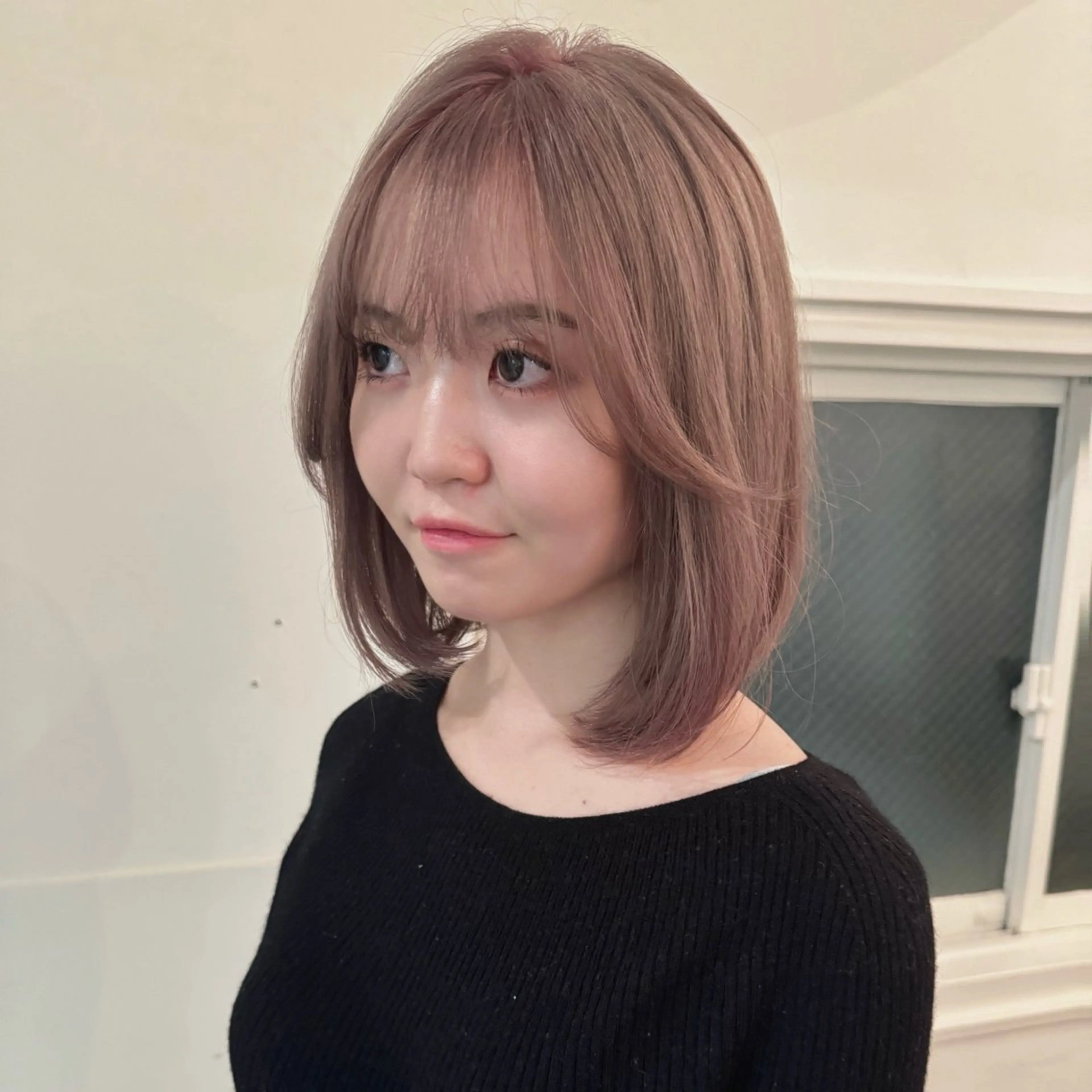 ショート カラー ベージュカラー ブリーチ ピンクカラー ピンクベージュ ヘアカラー スギヤマ ショウゴのヘアスタイル