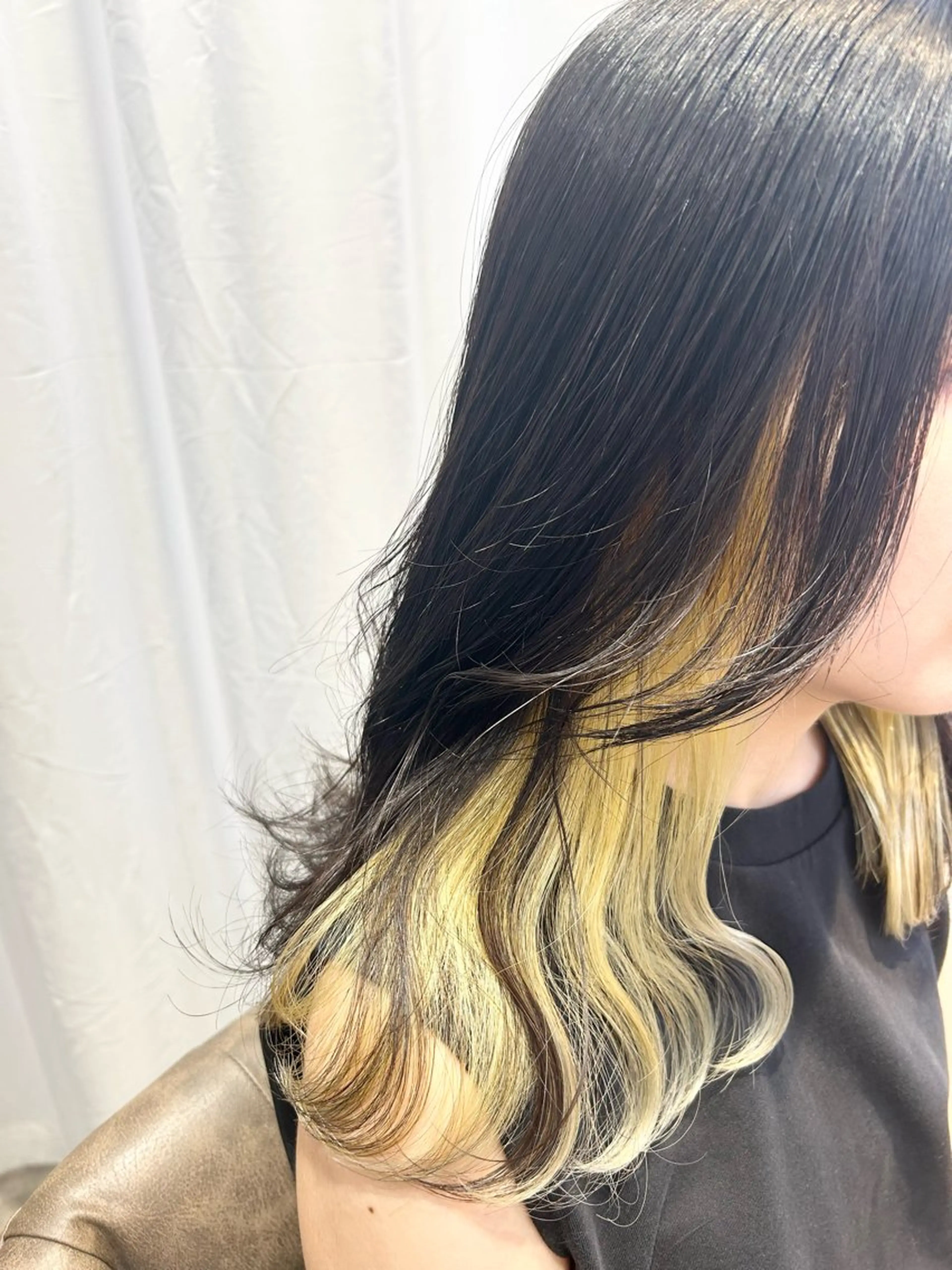 セミロング カラー ブリーチ ケアブリーチ イエローカラー 松岡 恭弘のヘアスタイル