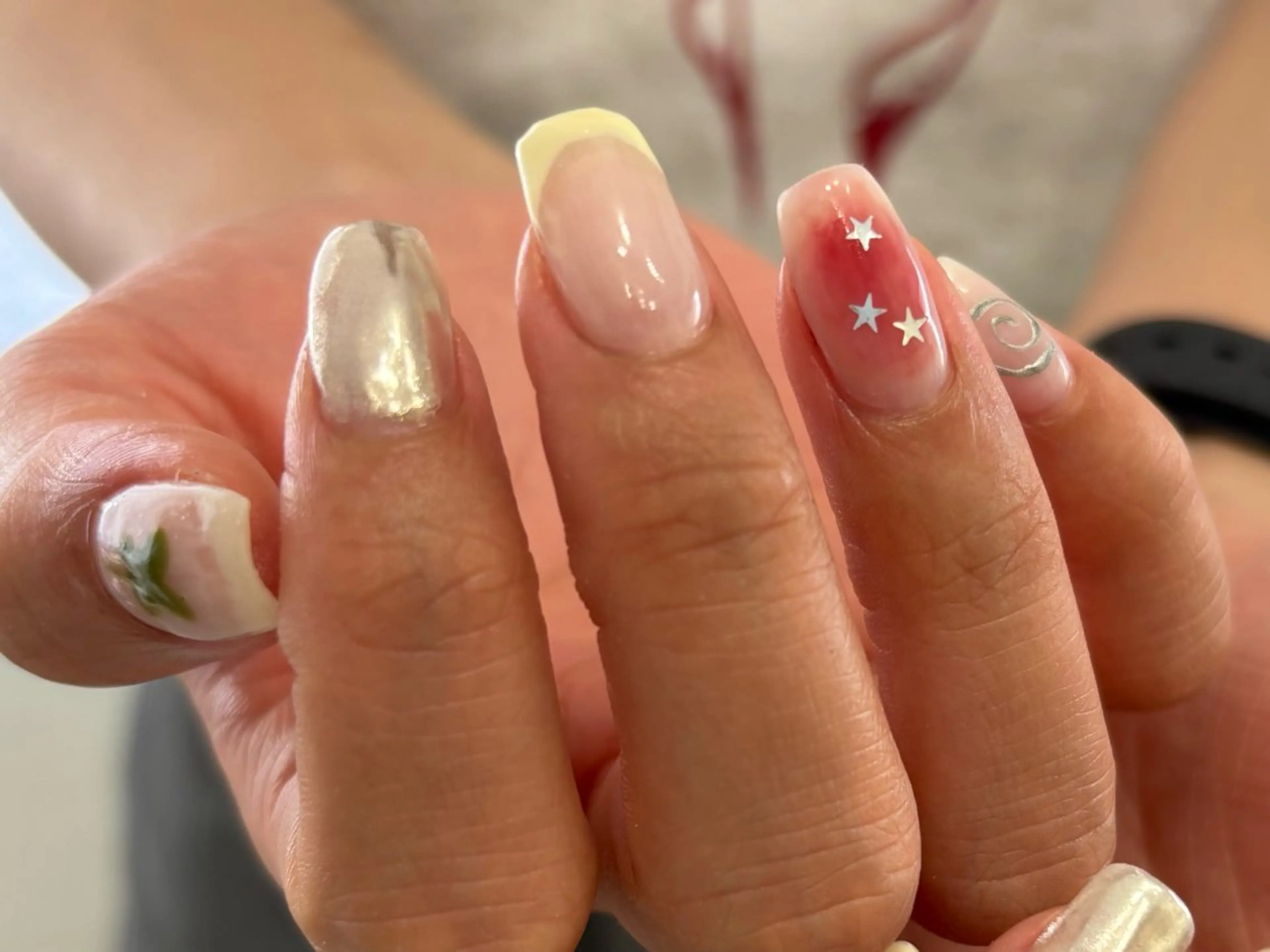 ネイル 持ち込み ハンドネイル une／YUKINA 🫧大人nuanceのネイルデザイン
