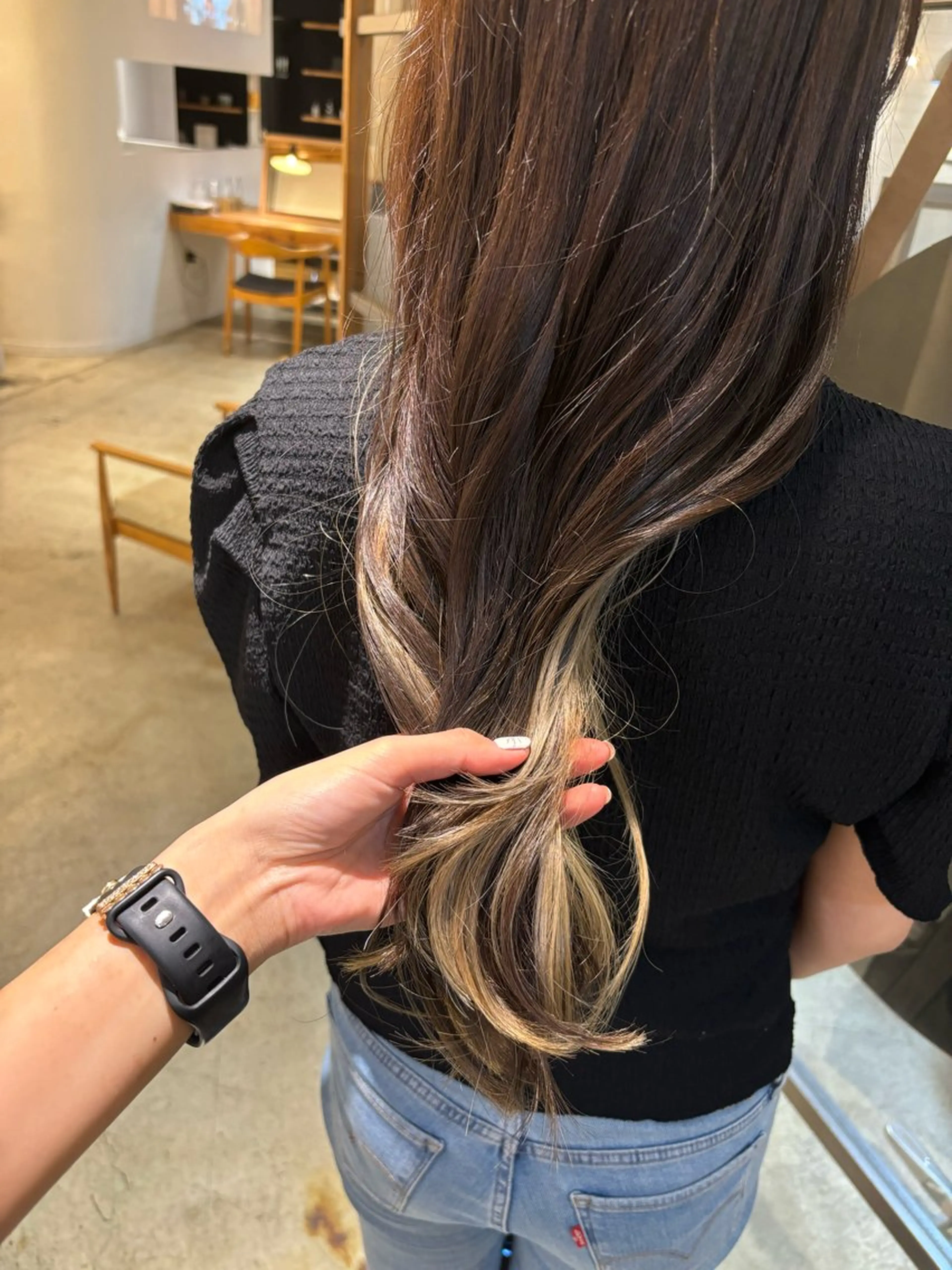 ロング カラー パーマ ヘアアレンジ カット ヘアカラー トリートメント ハイトーンカラー🤍 山下 優華のヘアスタイル