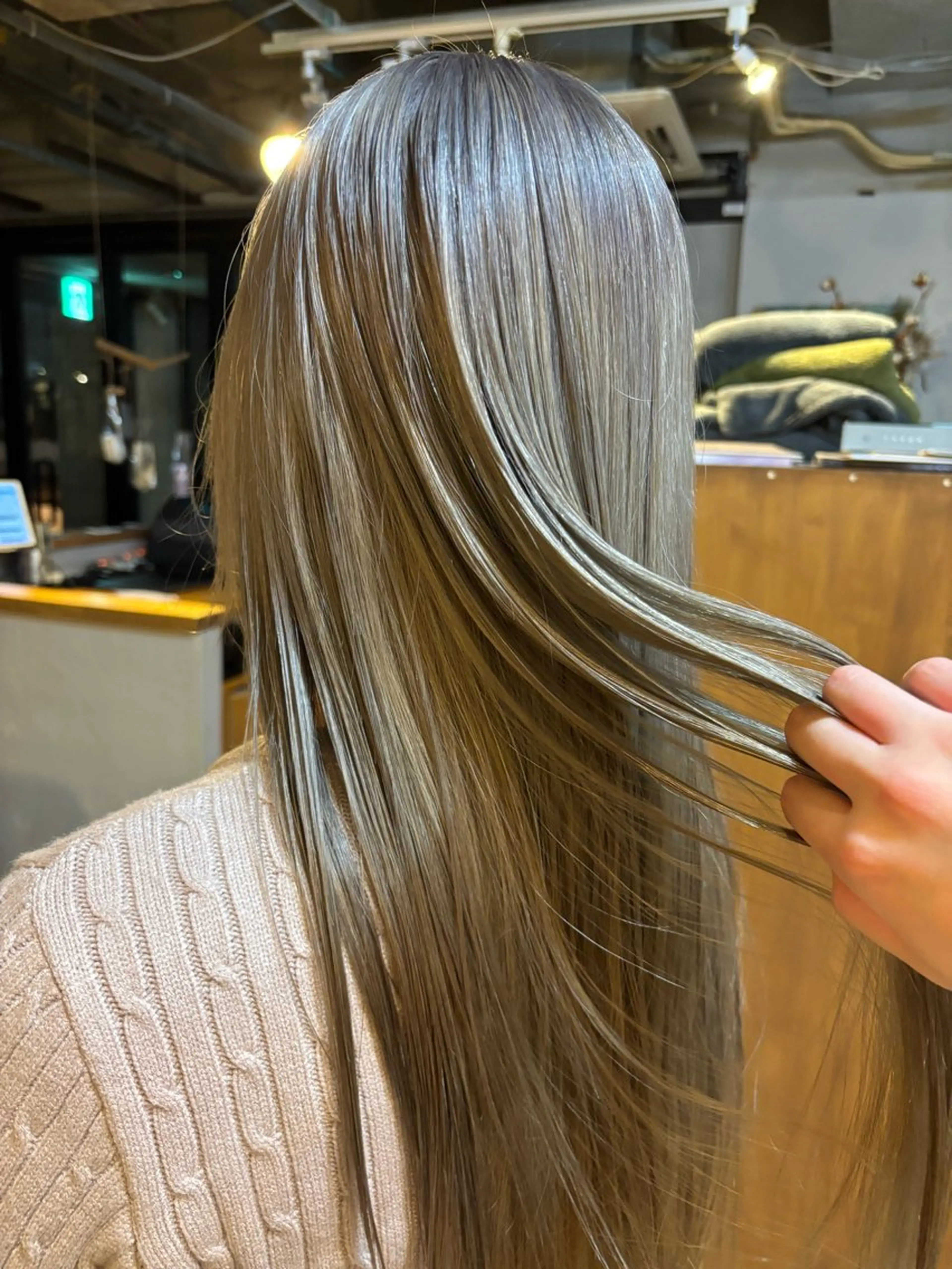 ロング ヘアカラー 松倉 沙奈のヘアスタイル