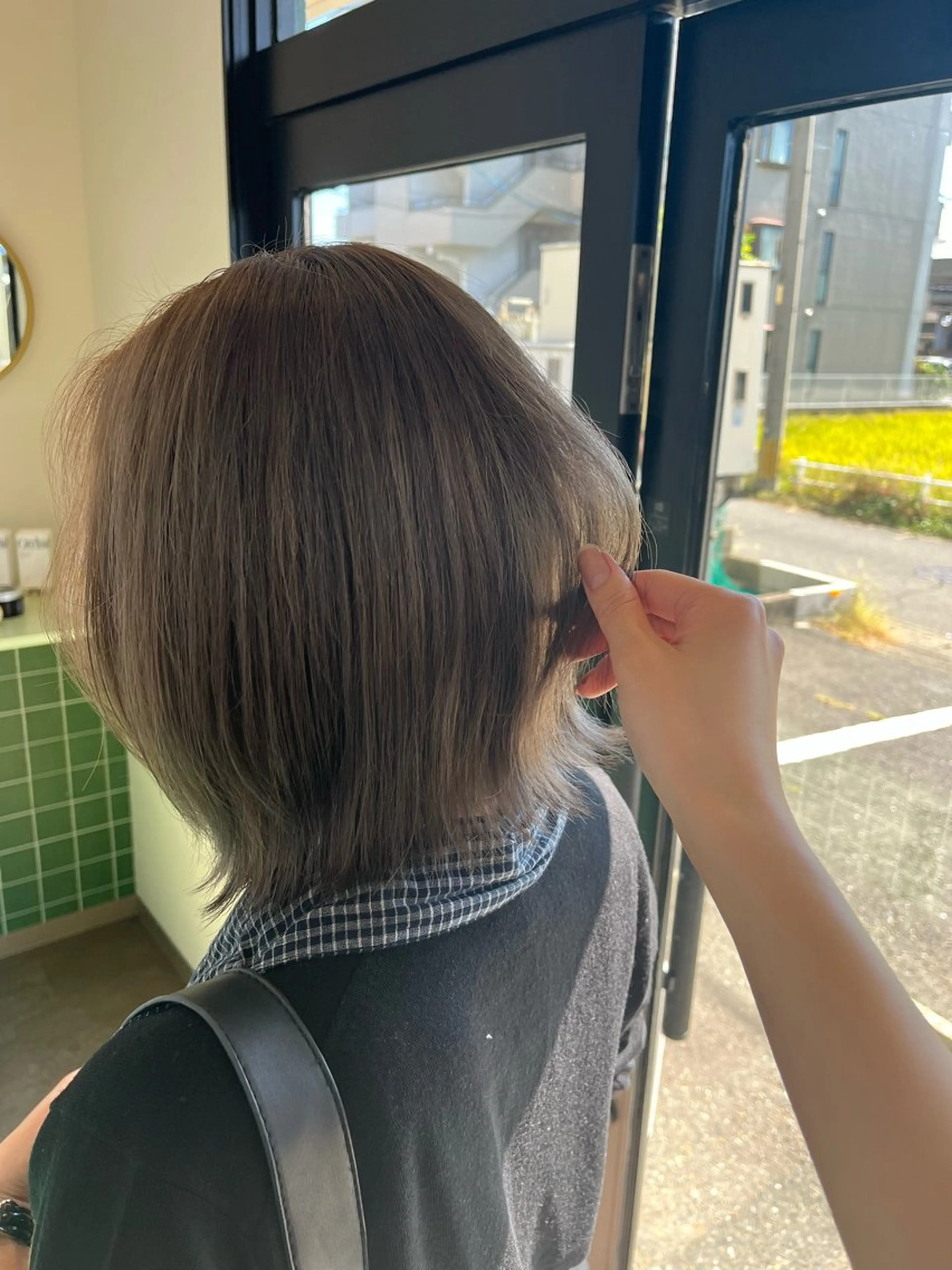 ショート カラー 透明感カラー グレージュ ヘアカラー 本木下朋花/髪質 改善×ダブルカラーのヘアスタイル