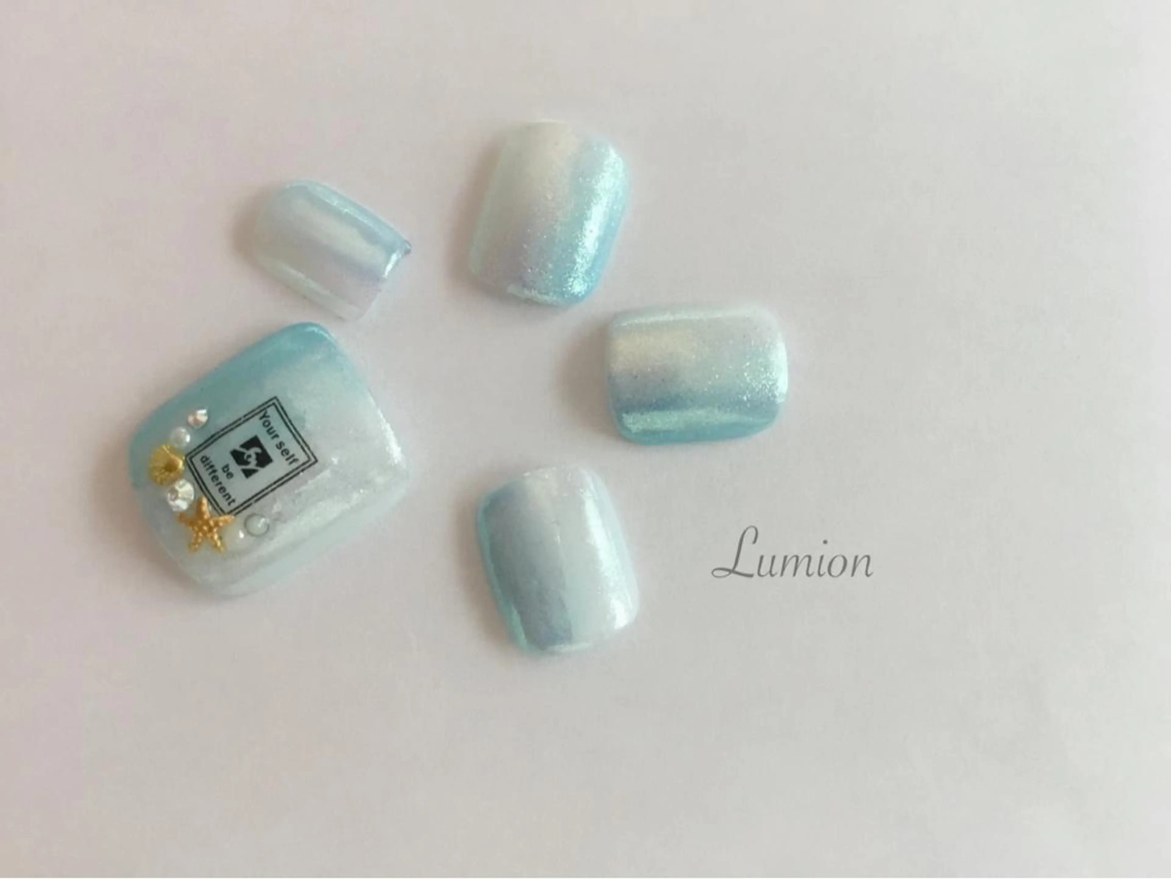 ネイル オーロラネイル フットネイル グラデーション フットネイル nailroom Lumionのネイルデザイン