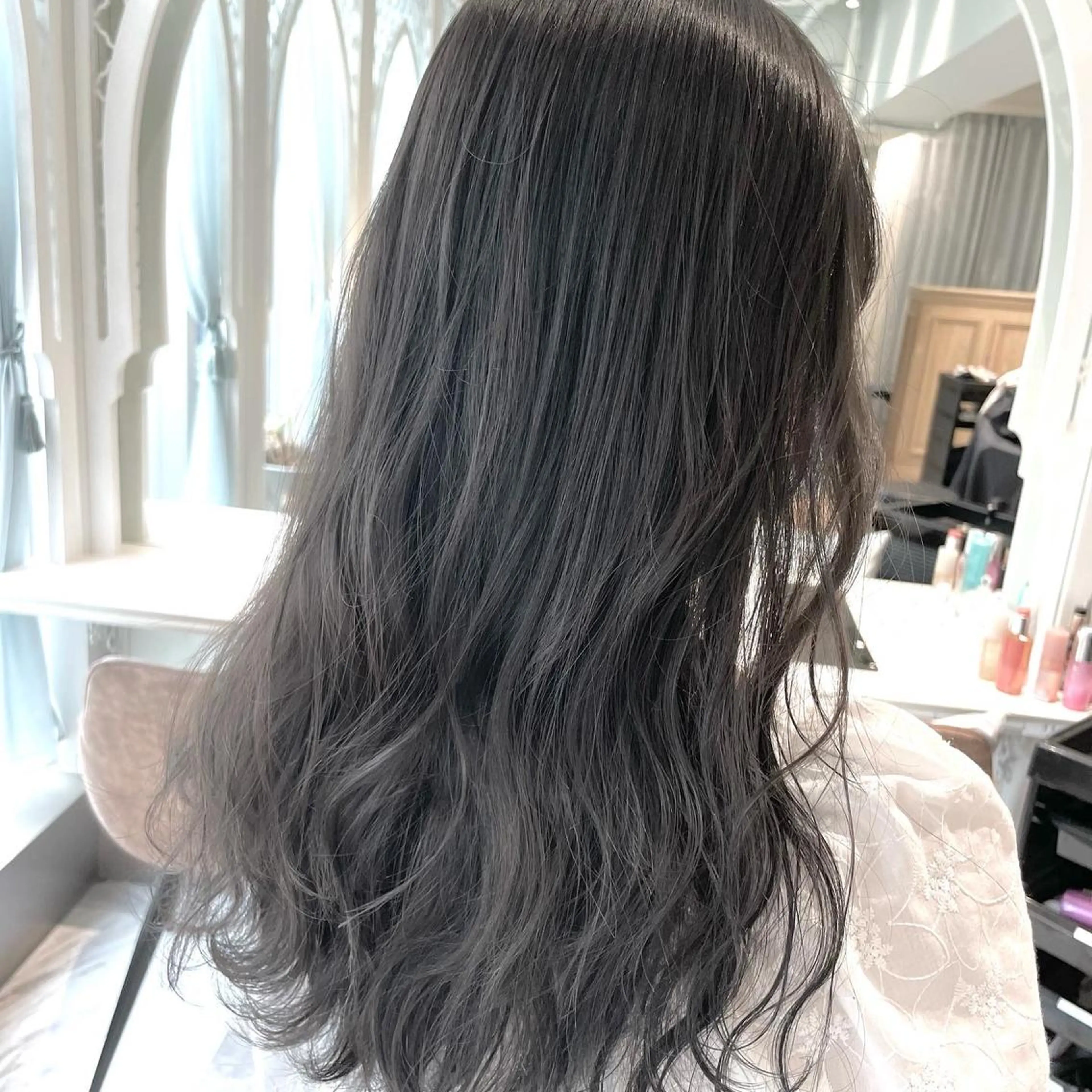 セミロング カラー ベージュカラー 黒髪 ブリーチ ブルーカラー ブルーブラック ヘアカラー トリートメント 木屋元一/透明感 /前髪/ショートボブのヘアスタイル