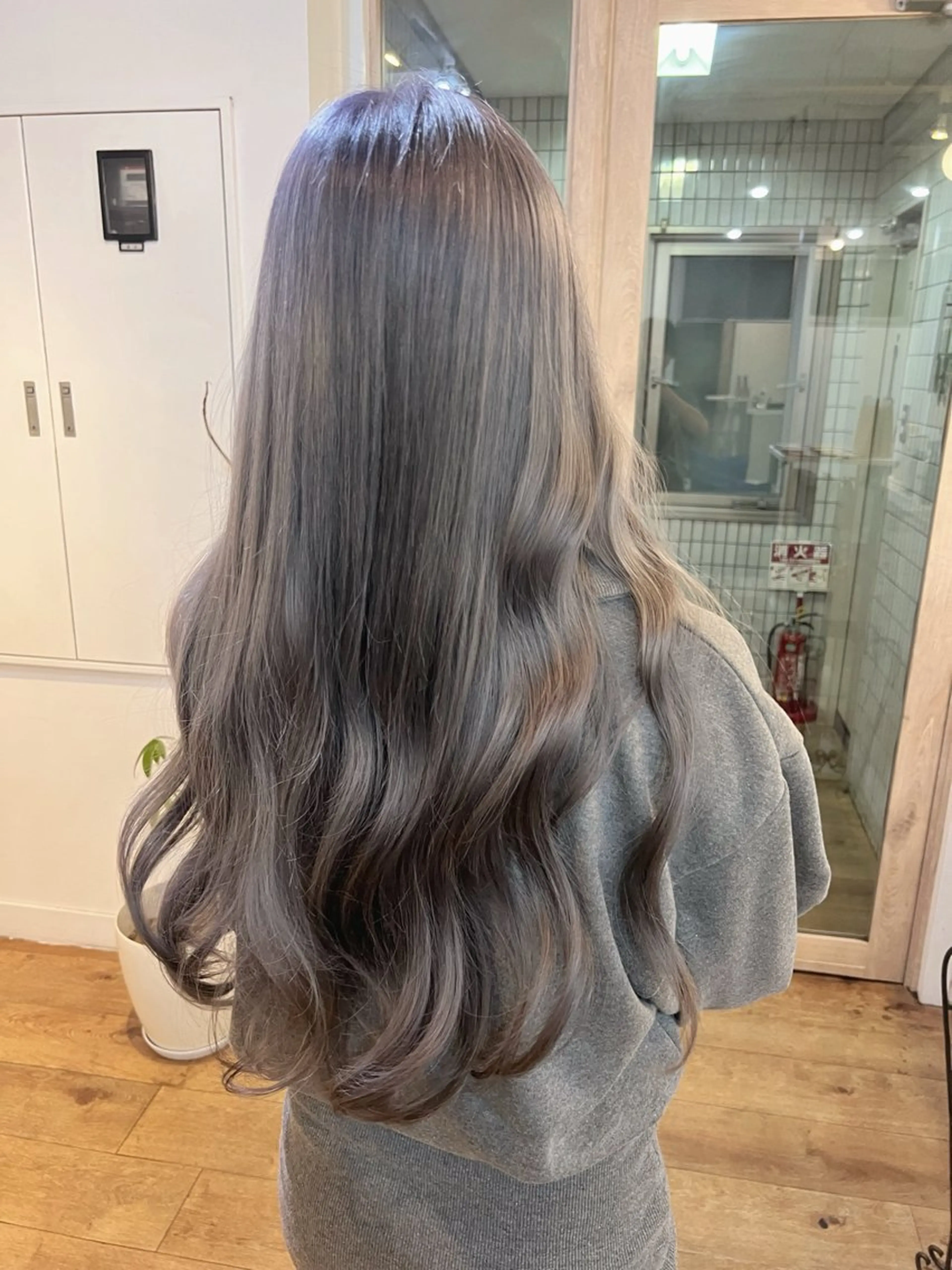 カラー シルバー 難波ブリーチカラー ⭐︎瀬尾拓充のヘアスタイル