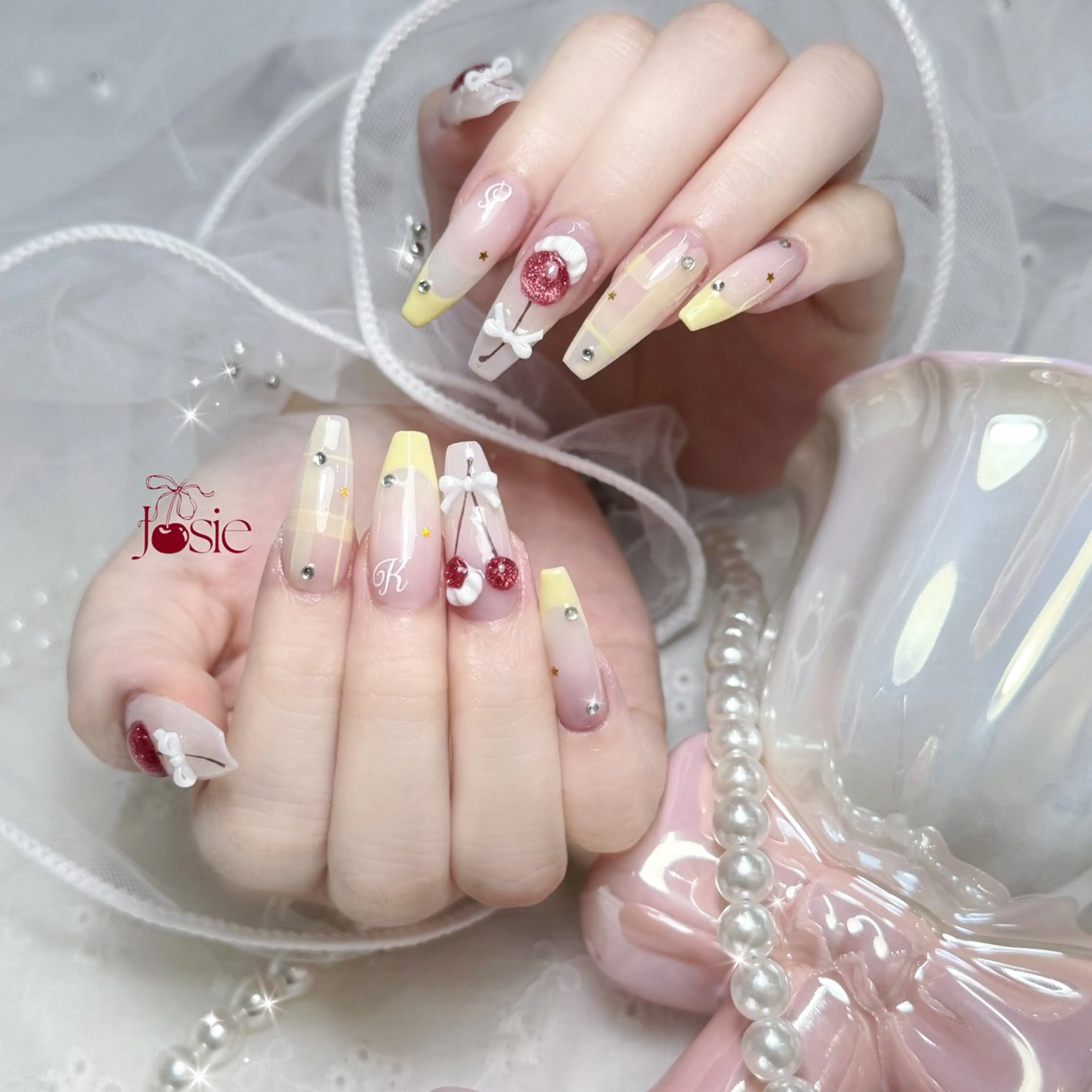 ネイル キラキラネイル 韓国ネイル 持ち込み ワンホンネイル ハンドネイル JOSIE nail studioのネイルデザイン