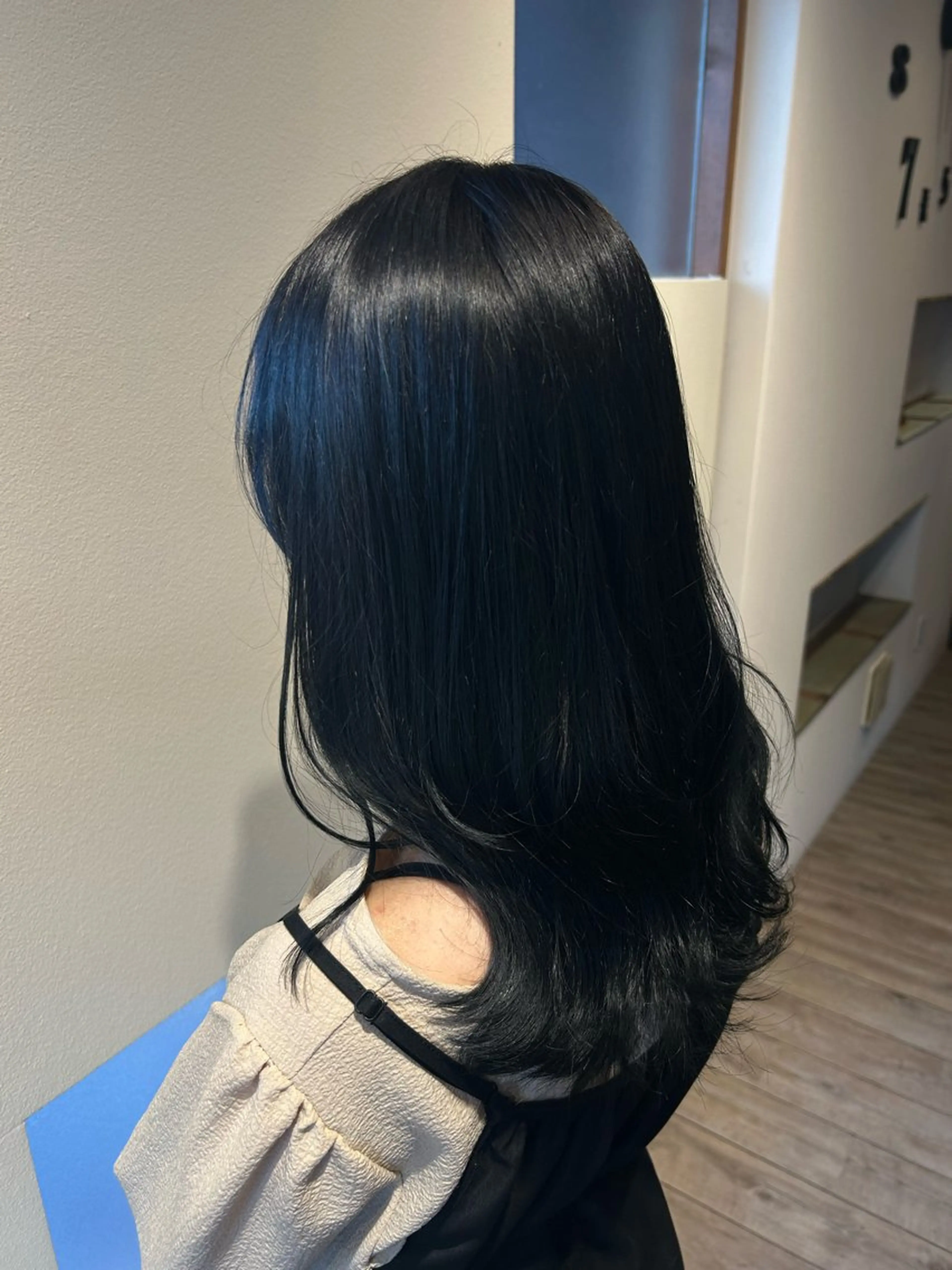 セミロング カラー 仁木 彩奈のヘアスタイル