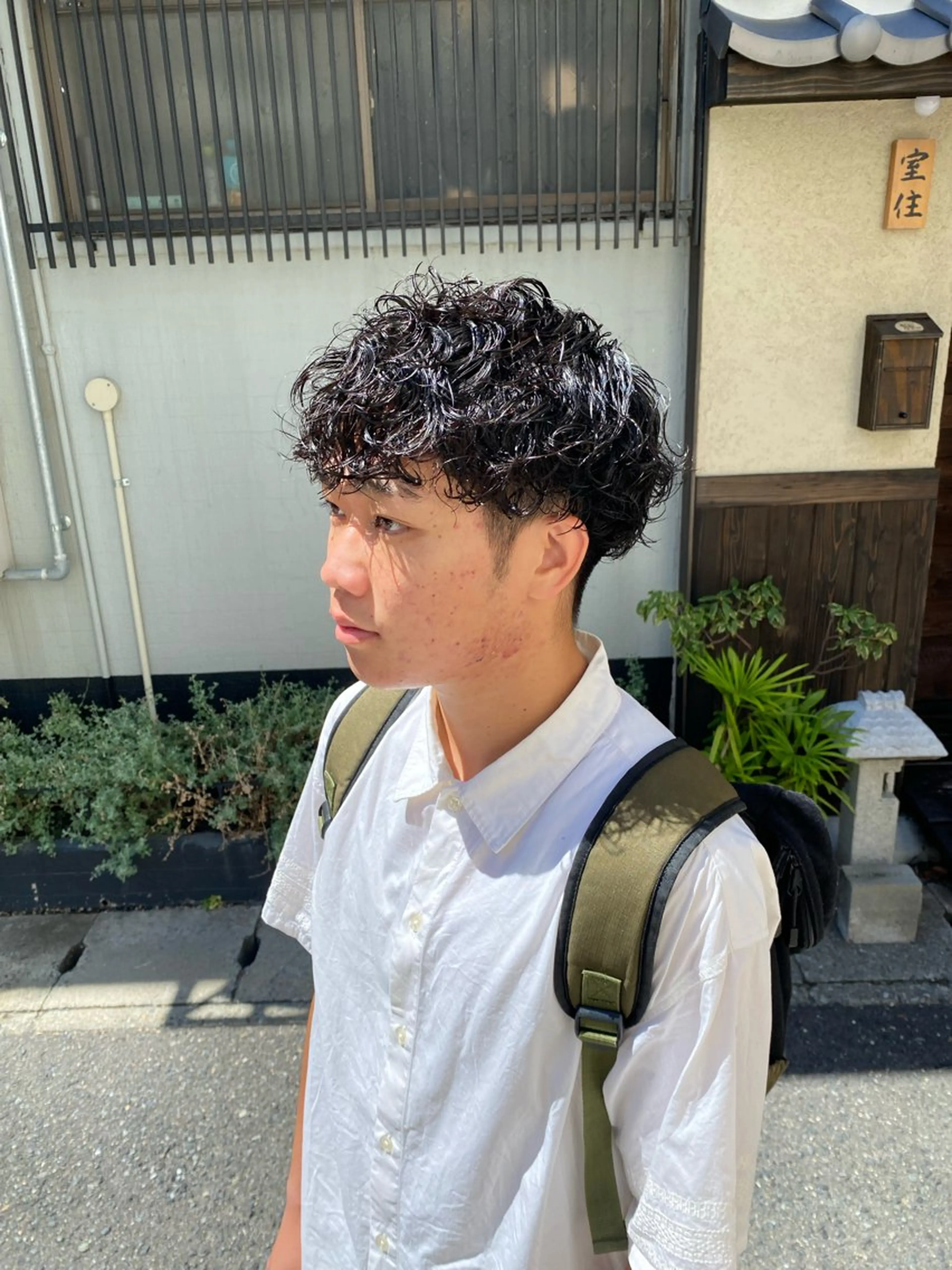 ミディアム パーマ メンズ ミディアムパーマ メンズパーマ スパイラルパーマ メンズ特化 岸本 阪急六甲サロンドロイのヘアスタイル