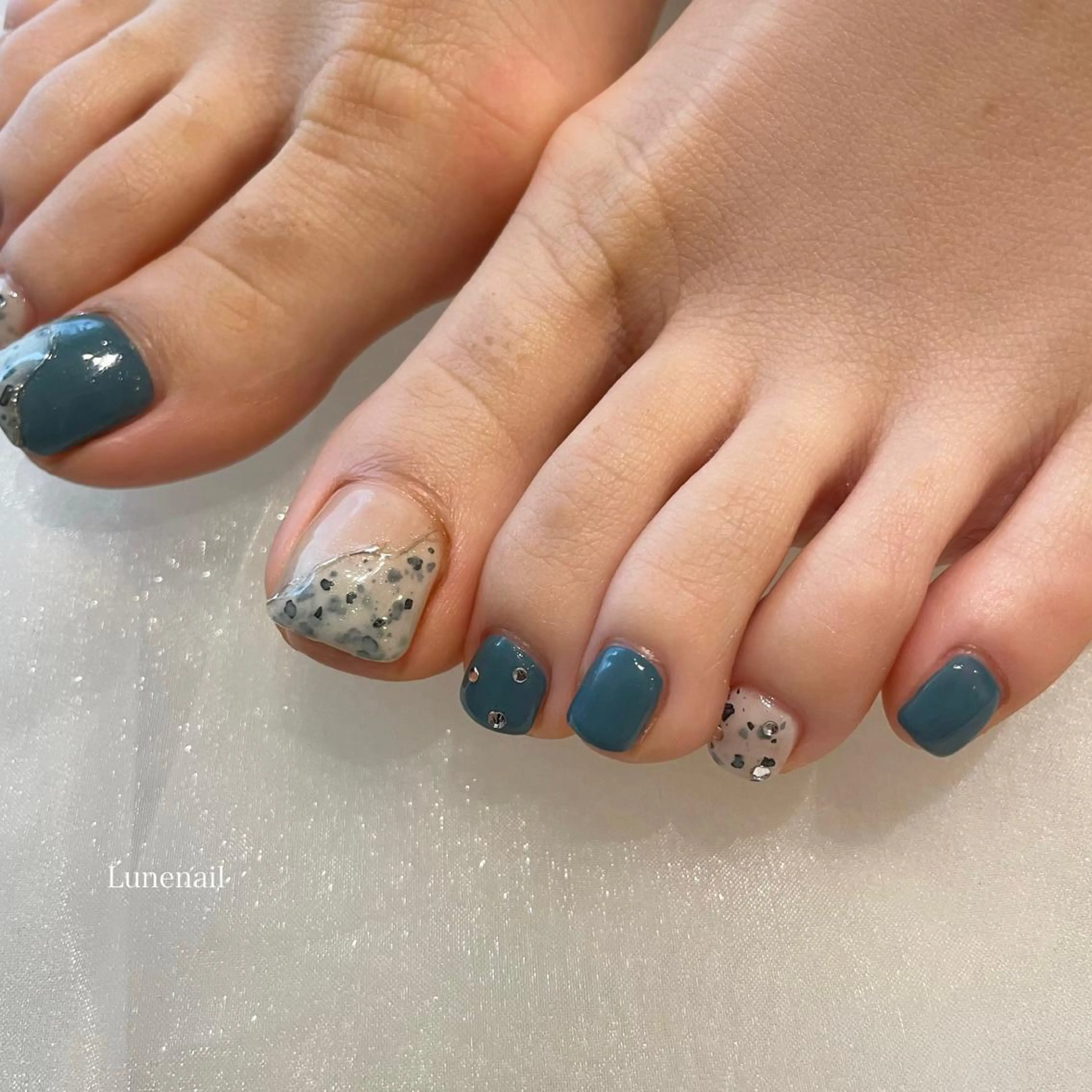 ネイル ストーンネイル フットネイル Lunenail所属・Lune nailのネイルデザイン