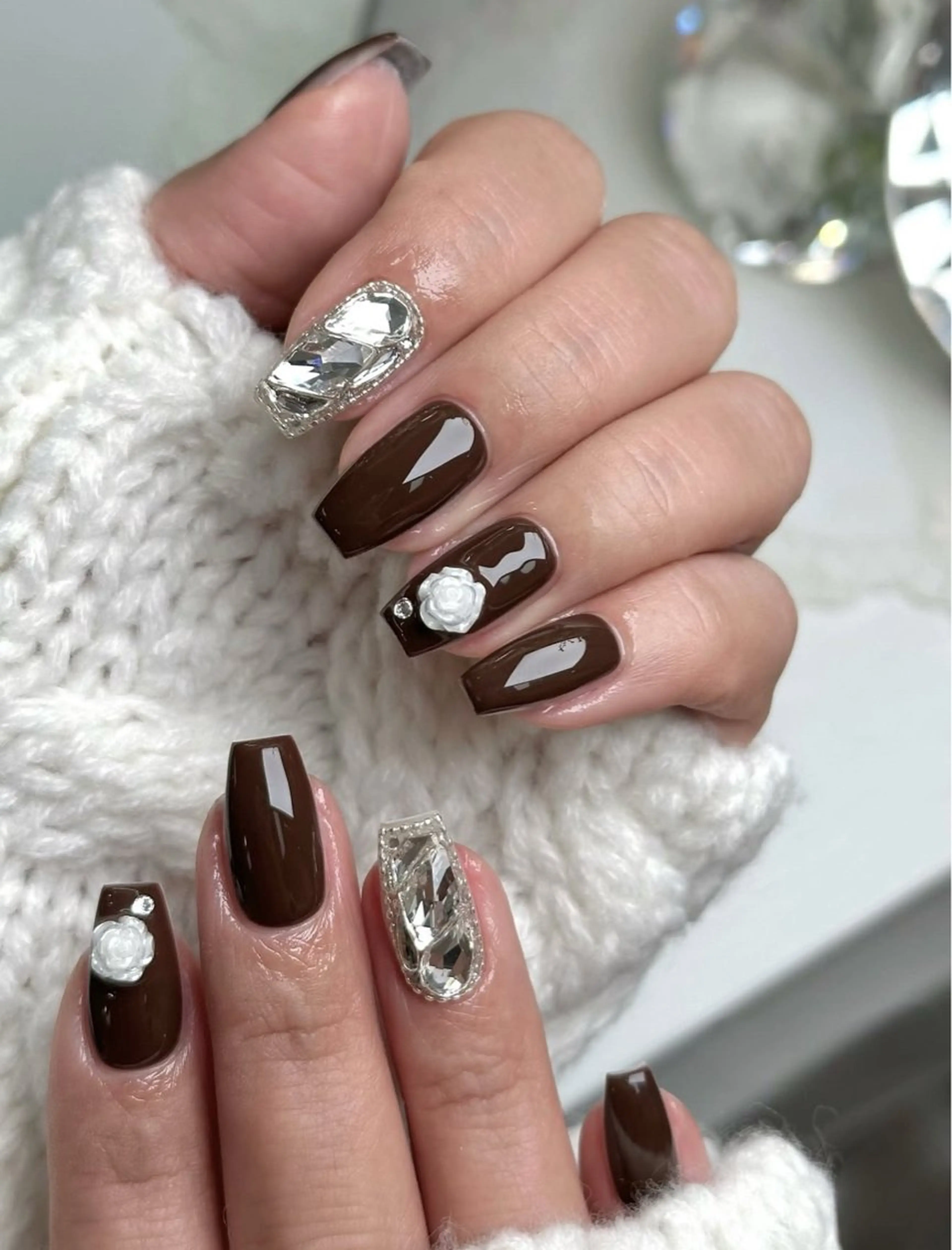 ネイル アニマル柄 オーロラネイル チークネイル フラッシュネイル ジェルネイル Lyna 池袋のネイルデザイン