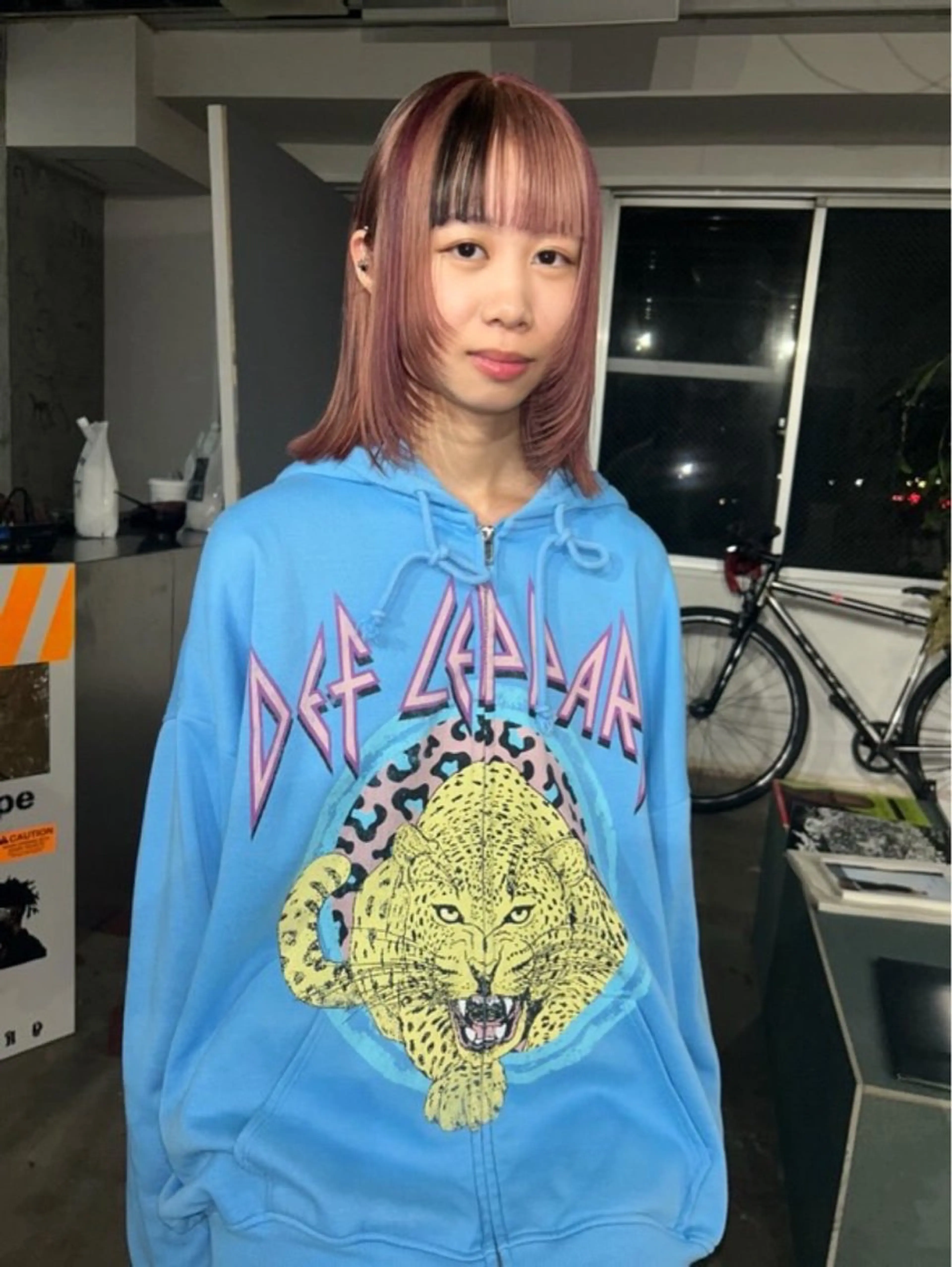 ミディアム カラー パーマ ヘアアレンジ デザインカラー/ボブ ブリーチカラー/ユリのヘアスタイル