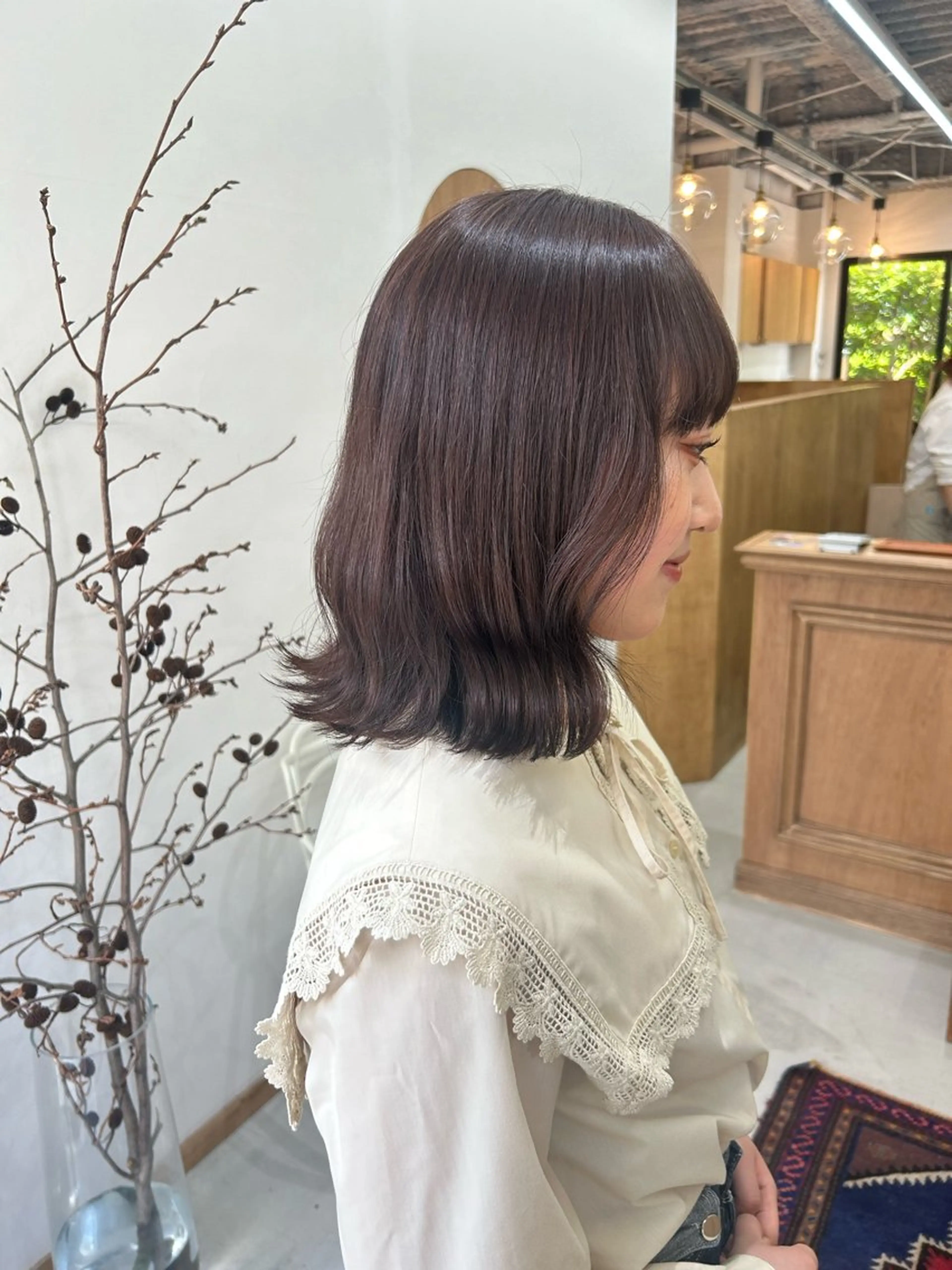 ミディアム なつめ🐶ショート ベージュカラーのヘアスタイル