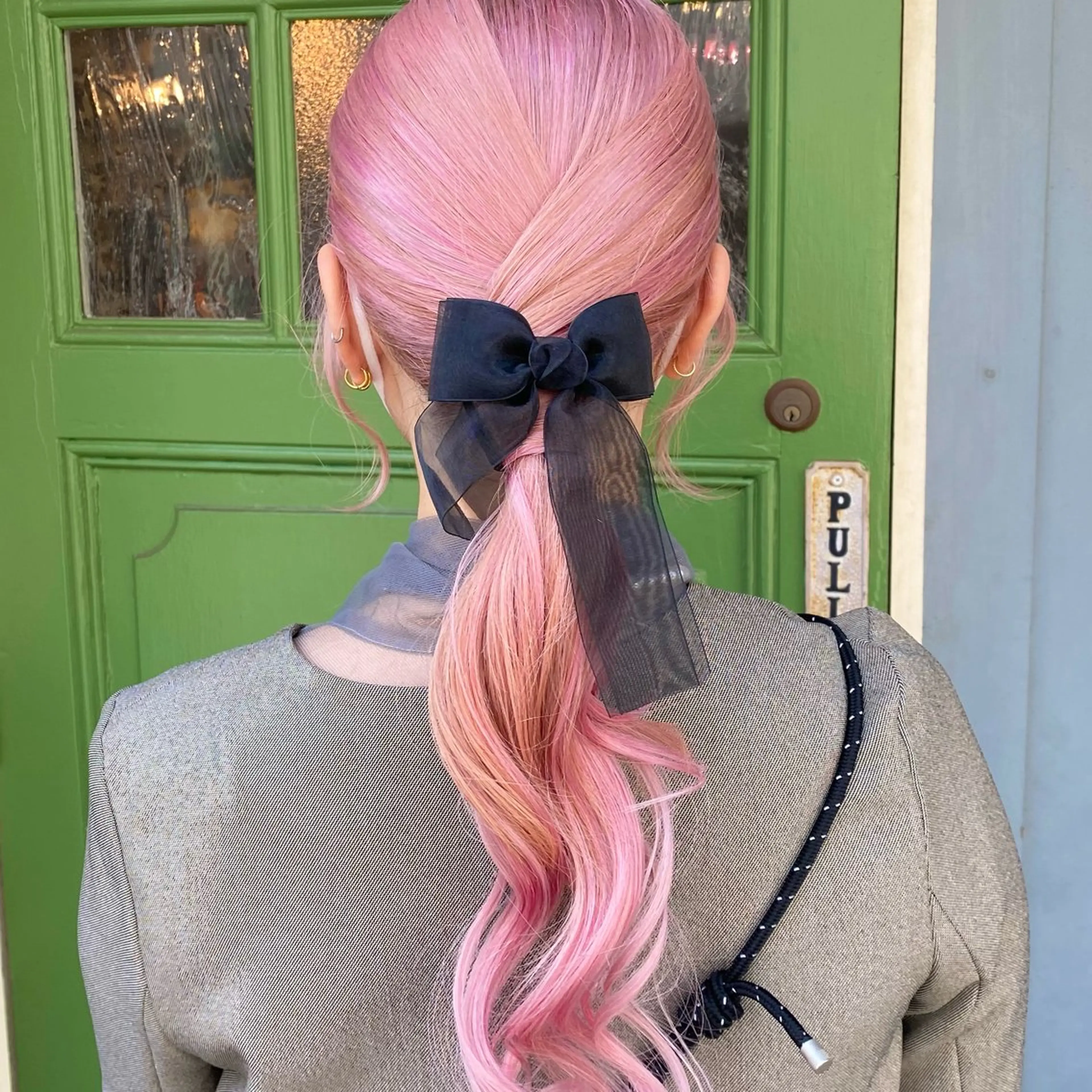 ロング カラー ヘアアレンジ ポニーテール ピンクカラー BRITS 渡辺 菜々子のヘアスタイル