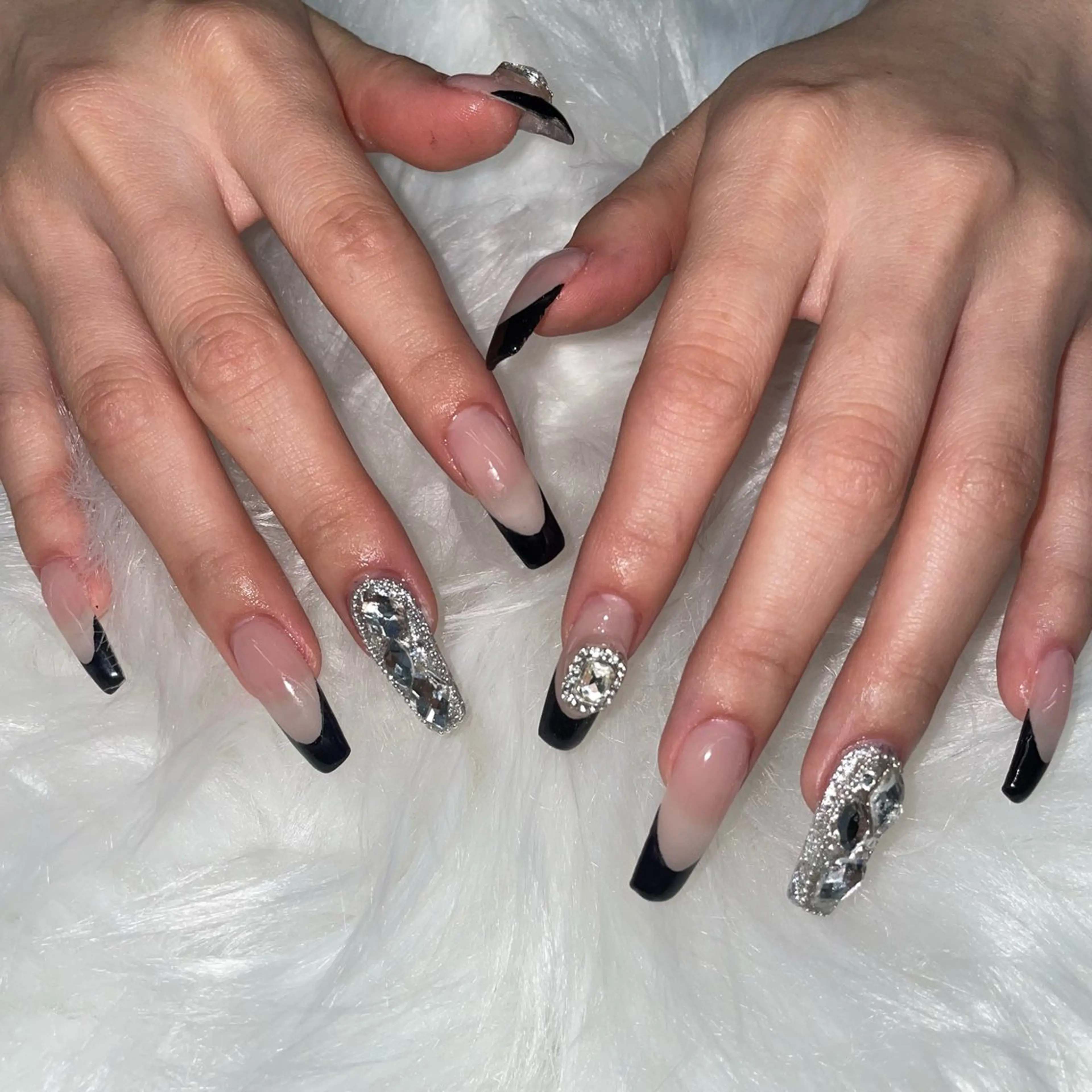 ネイル フレンチネイル 韓国ネイル Nailstudio Hulmのネイルデザイン