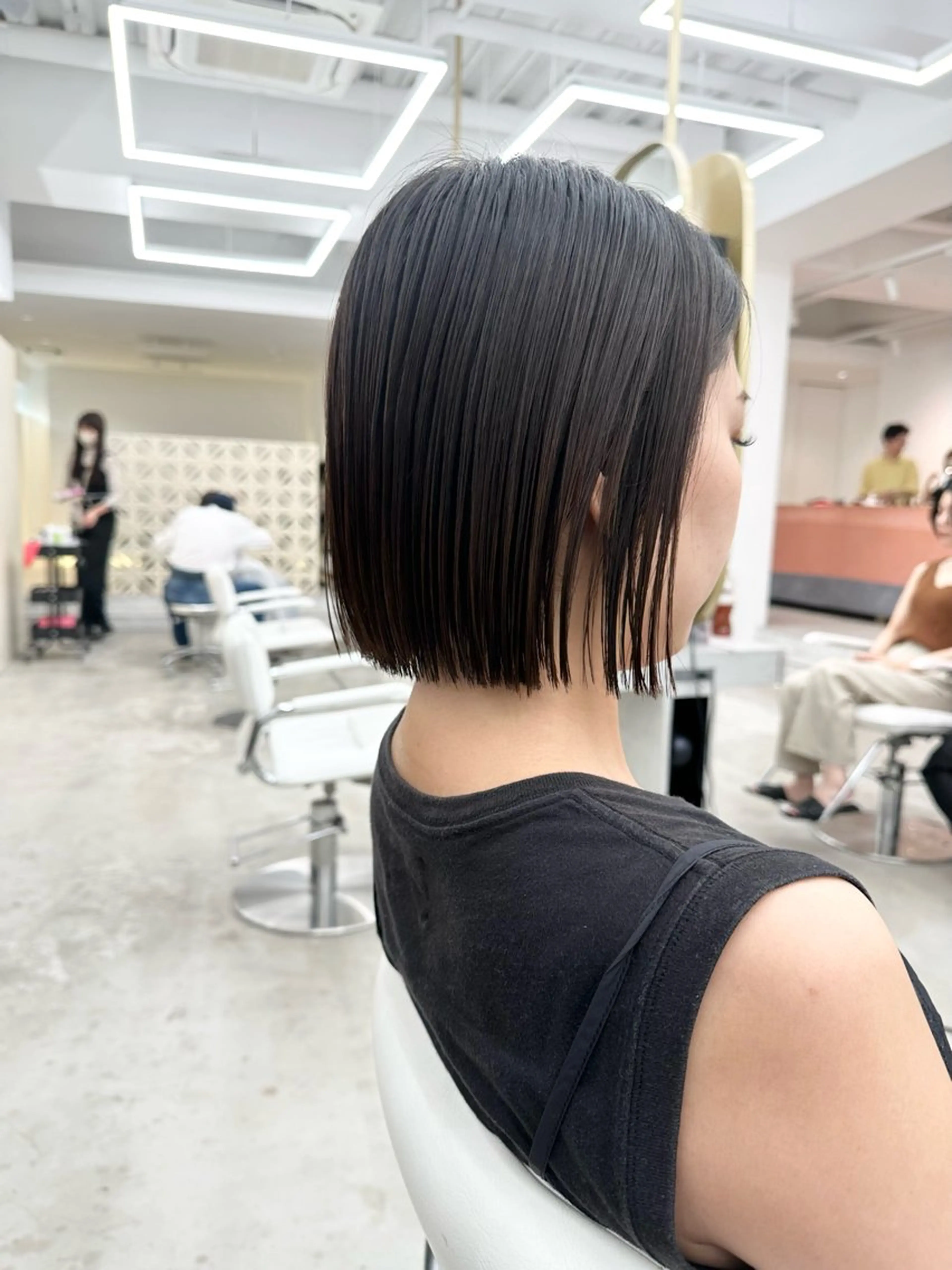 ミディアム 切りっぱなしボブ ボブ レイヤーボブ/ボブ 名駅/縮毛矯正のヘアスタイル