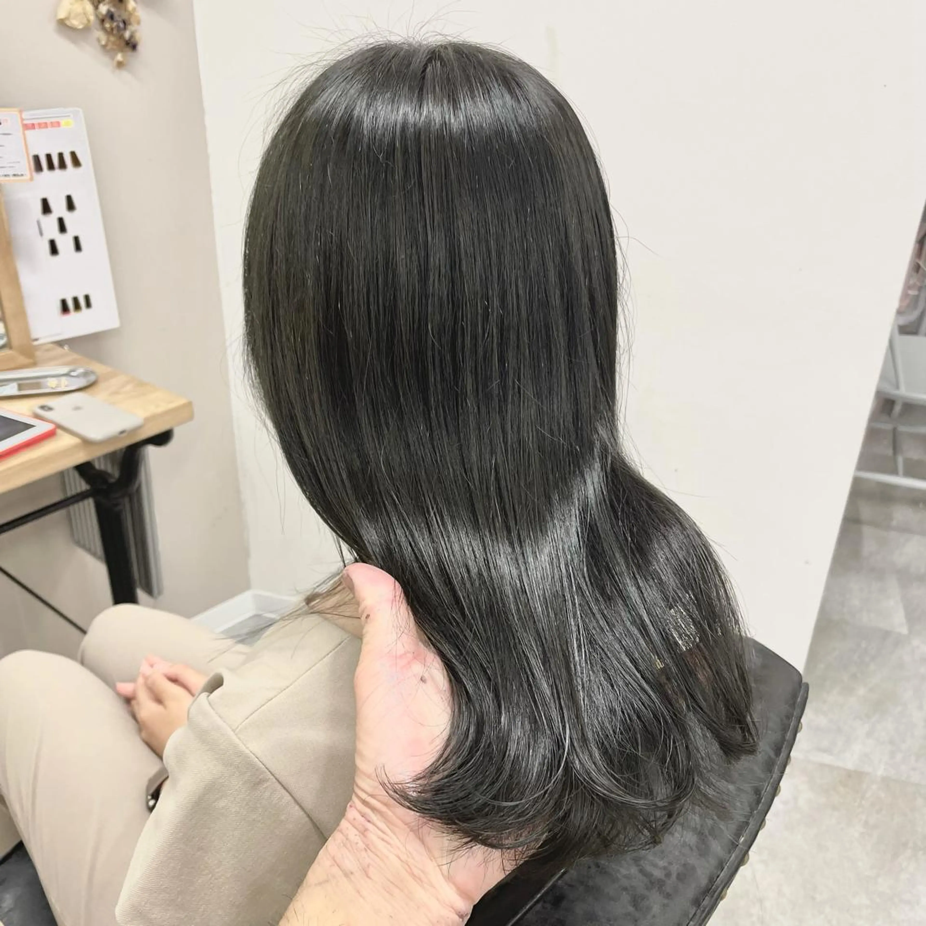 ミディアム カラー 肌に馴染む暗髪 梅田・増田のヘアスタイル