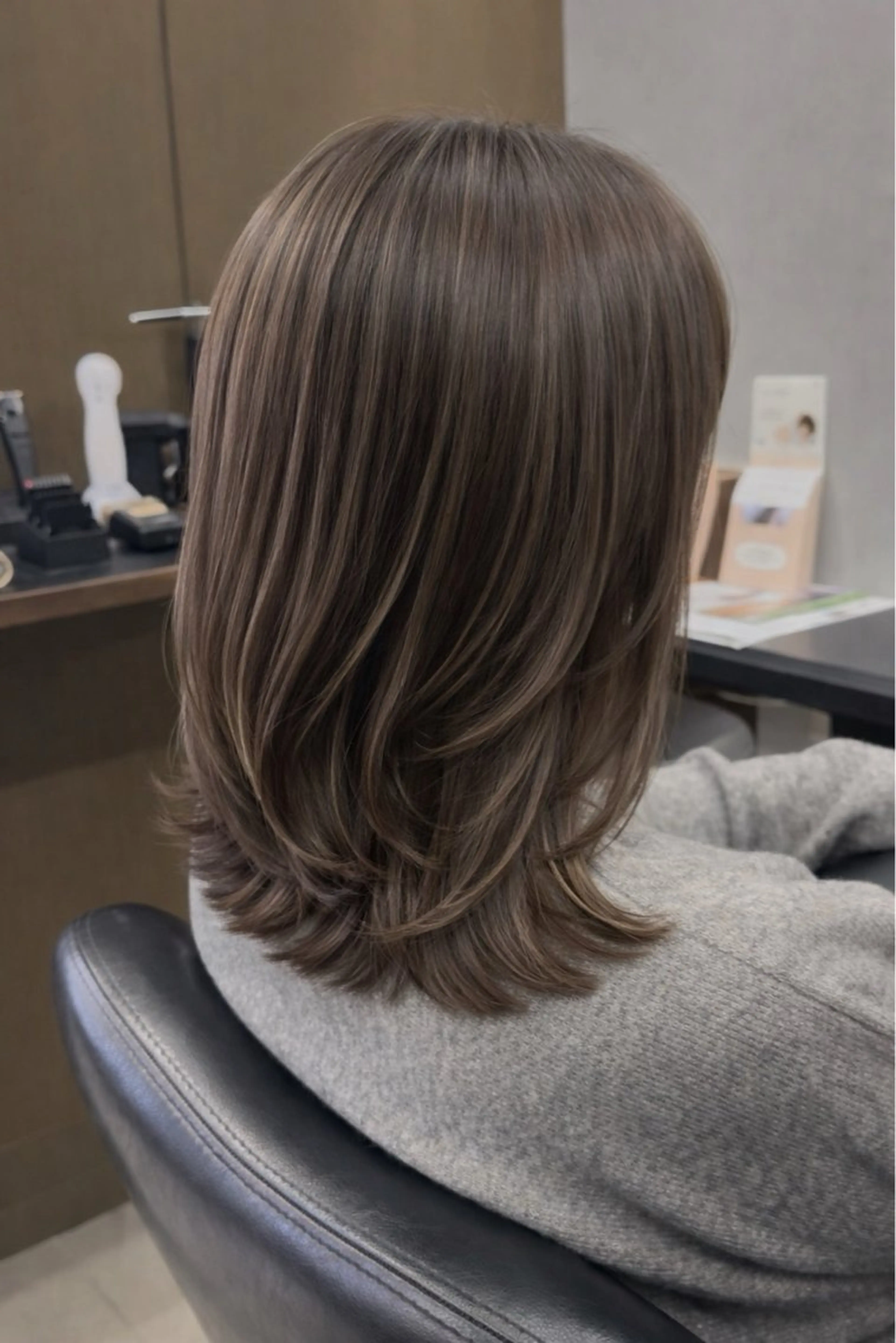 セミロング カット ヘアカラー 藤中 隆悟のヘアスタイル