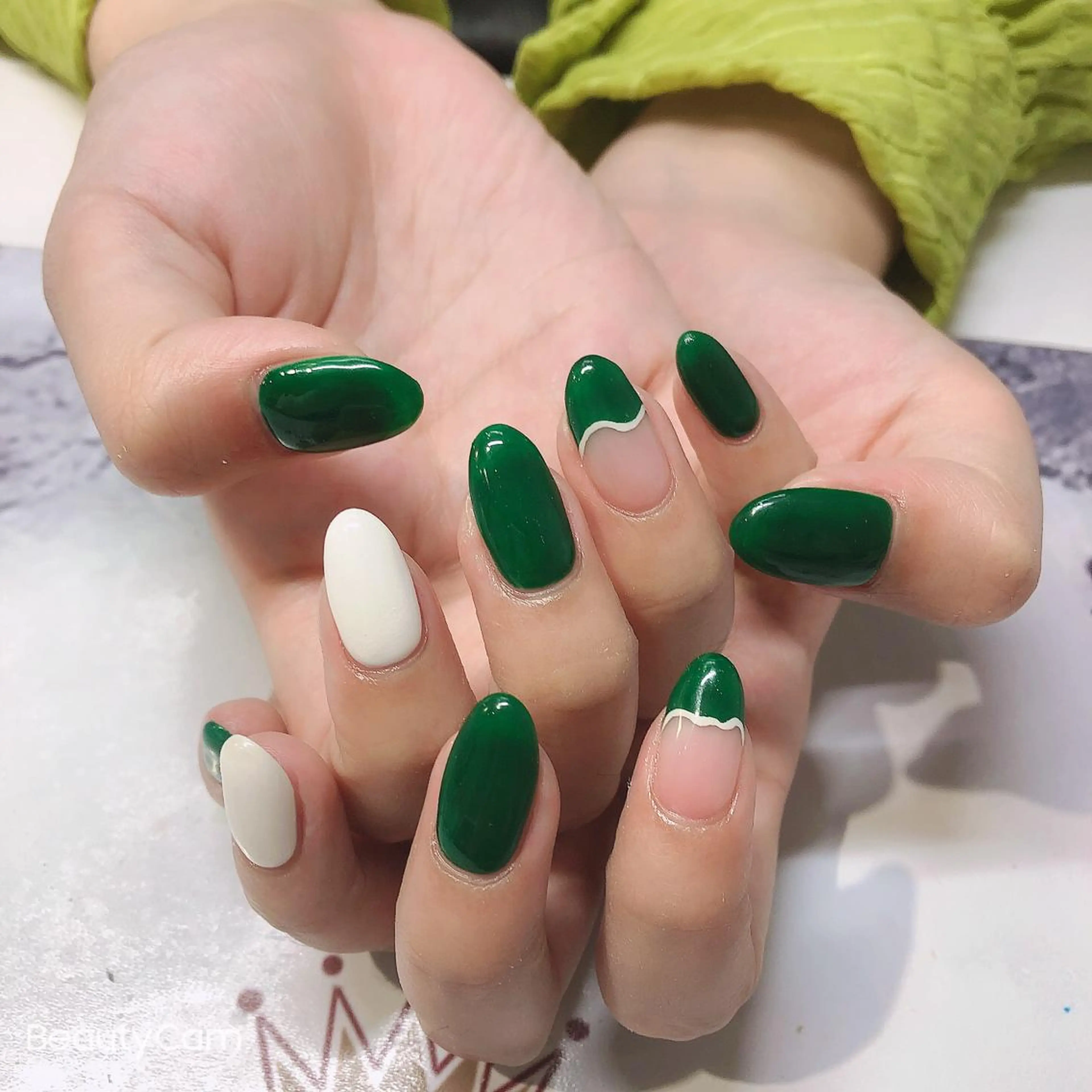 ネイル ガレンドウ 白澤 愛子のネイルデザイン