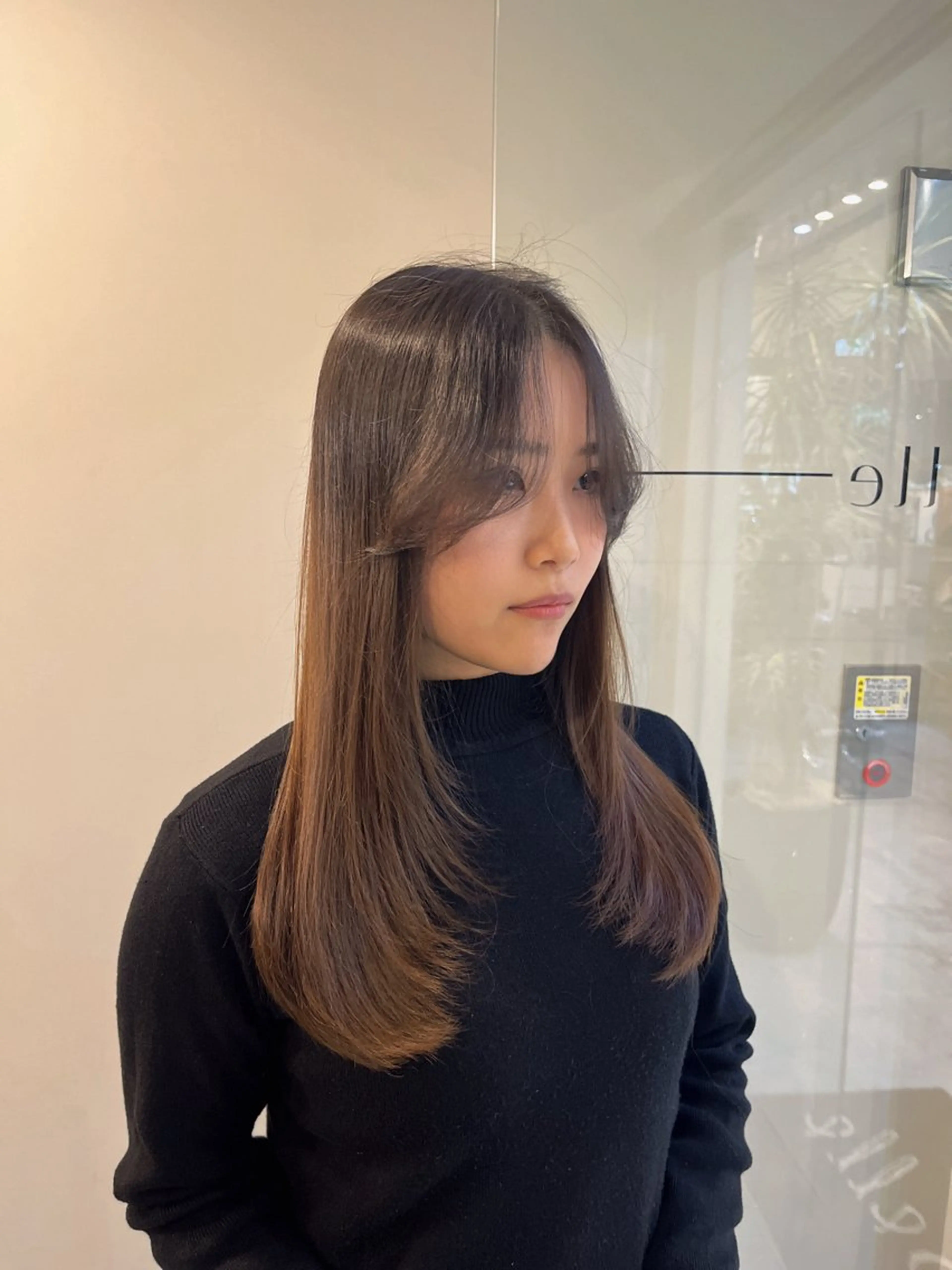 ロング マアヤ/ハイトーン /ハイレイヤーのヘアスタイル