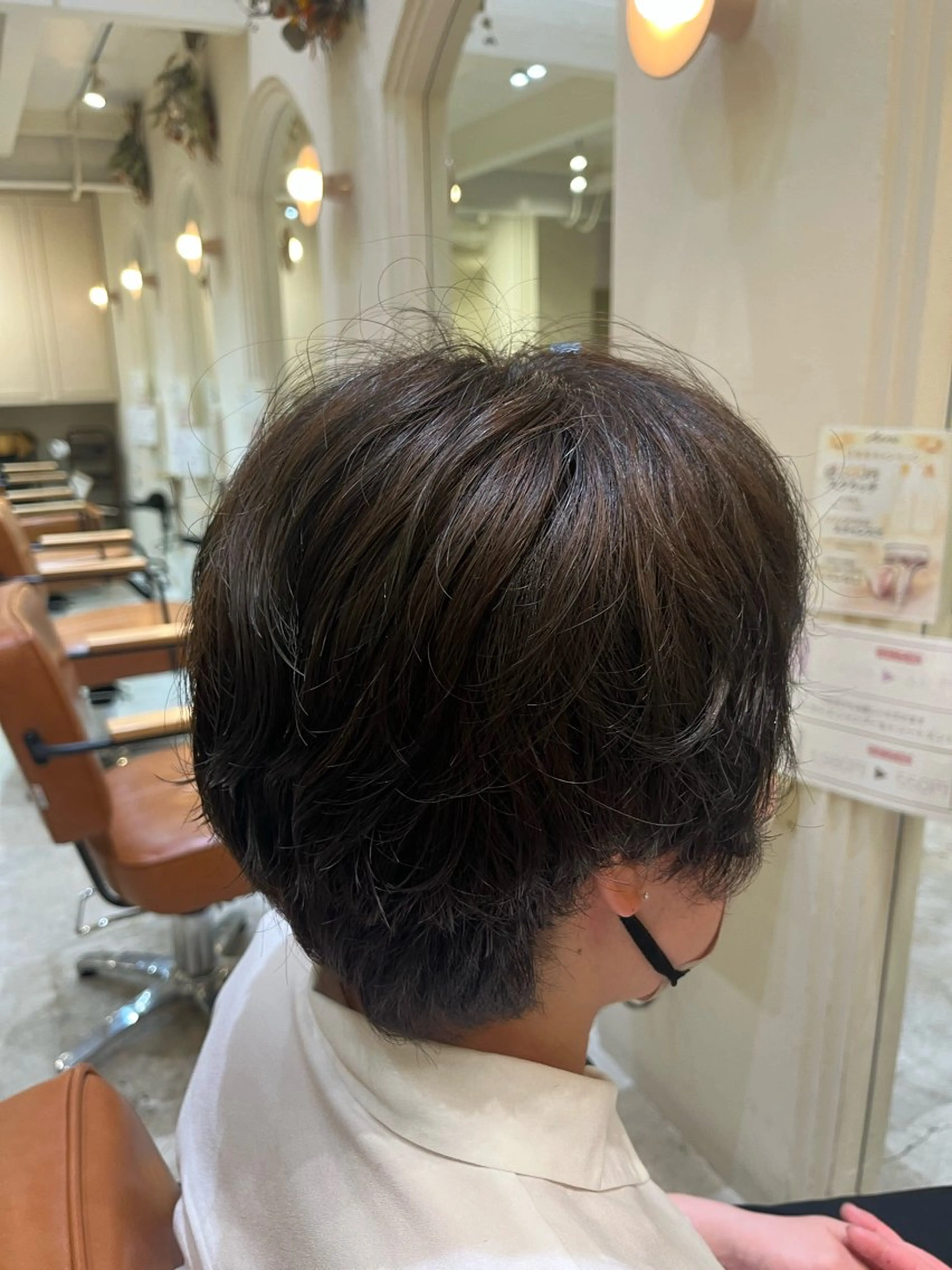 ショート アッシュ ヘアカラー 猿渡 桃花のヘアスタイル