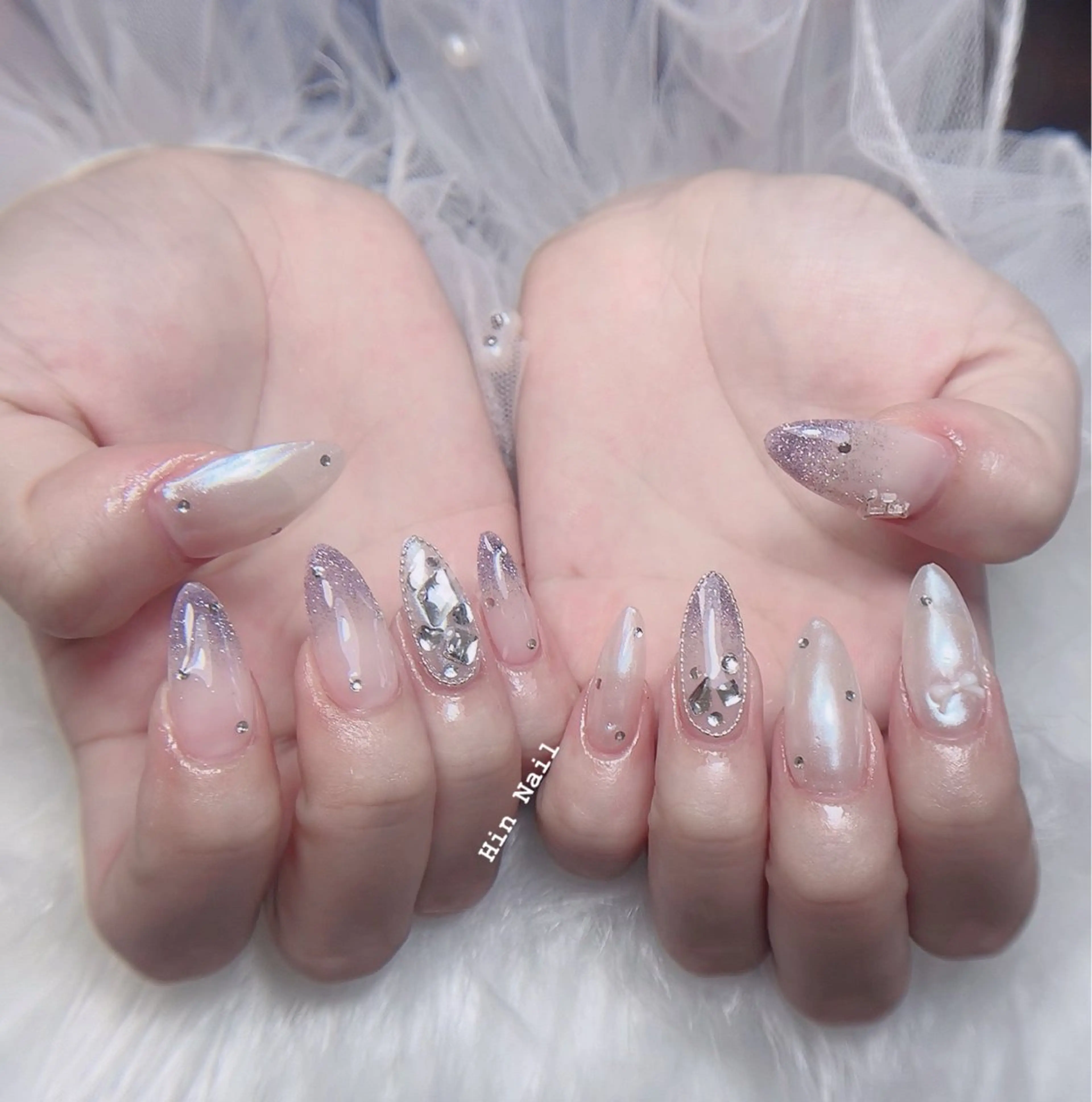 ネイル ハンドネイル Hin Nailsのネイルデザイン