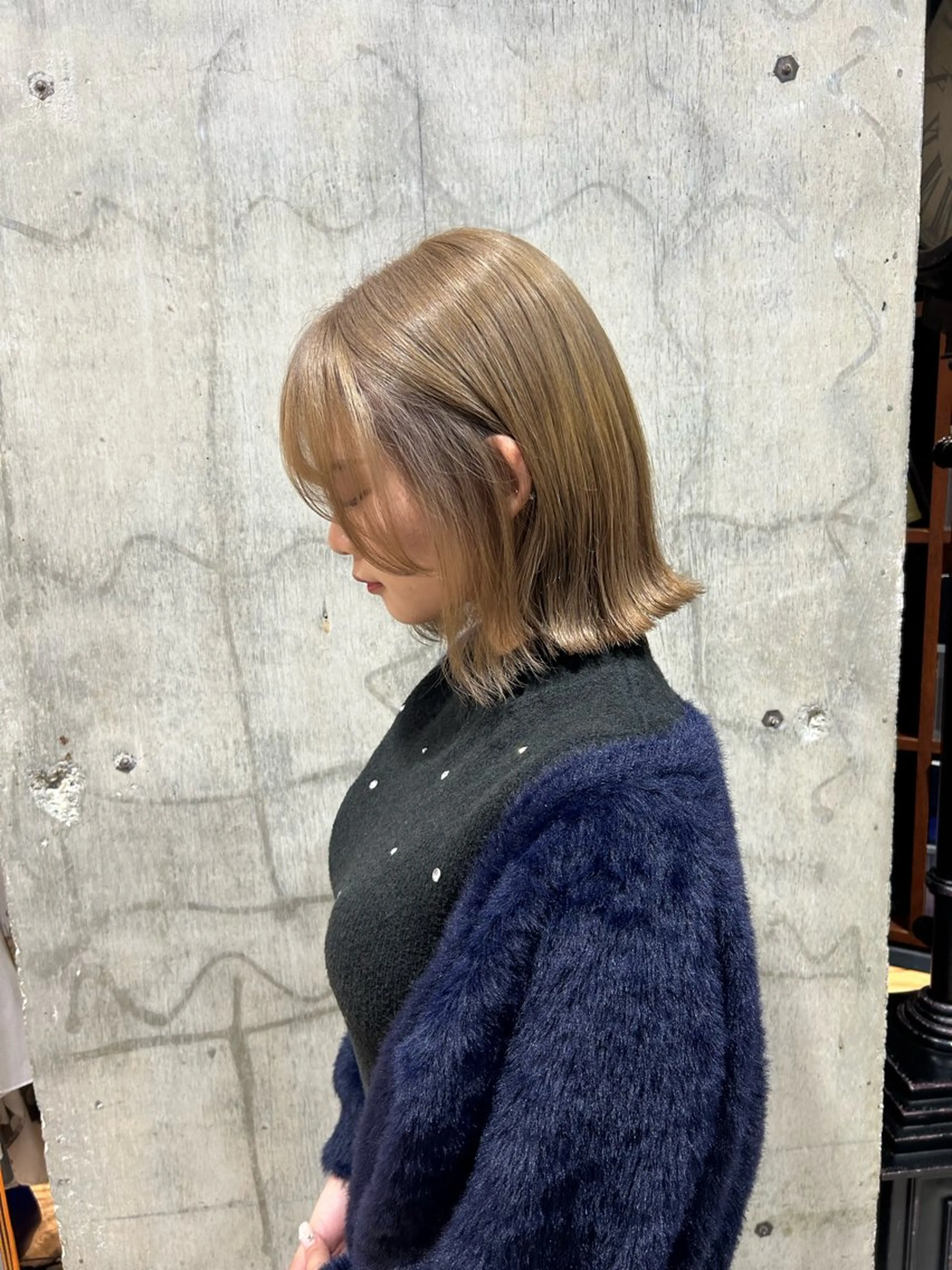 ミディアム カラー ベージュカラー ブリーチ ミルクティーベージュ トリートメント coohair トミクラモエのヘアスタイル