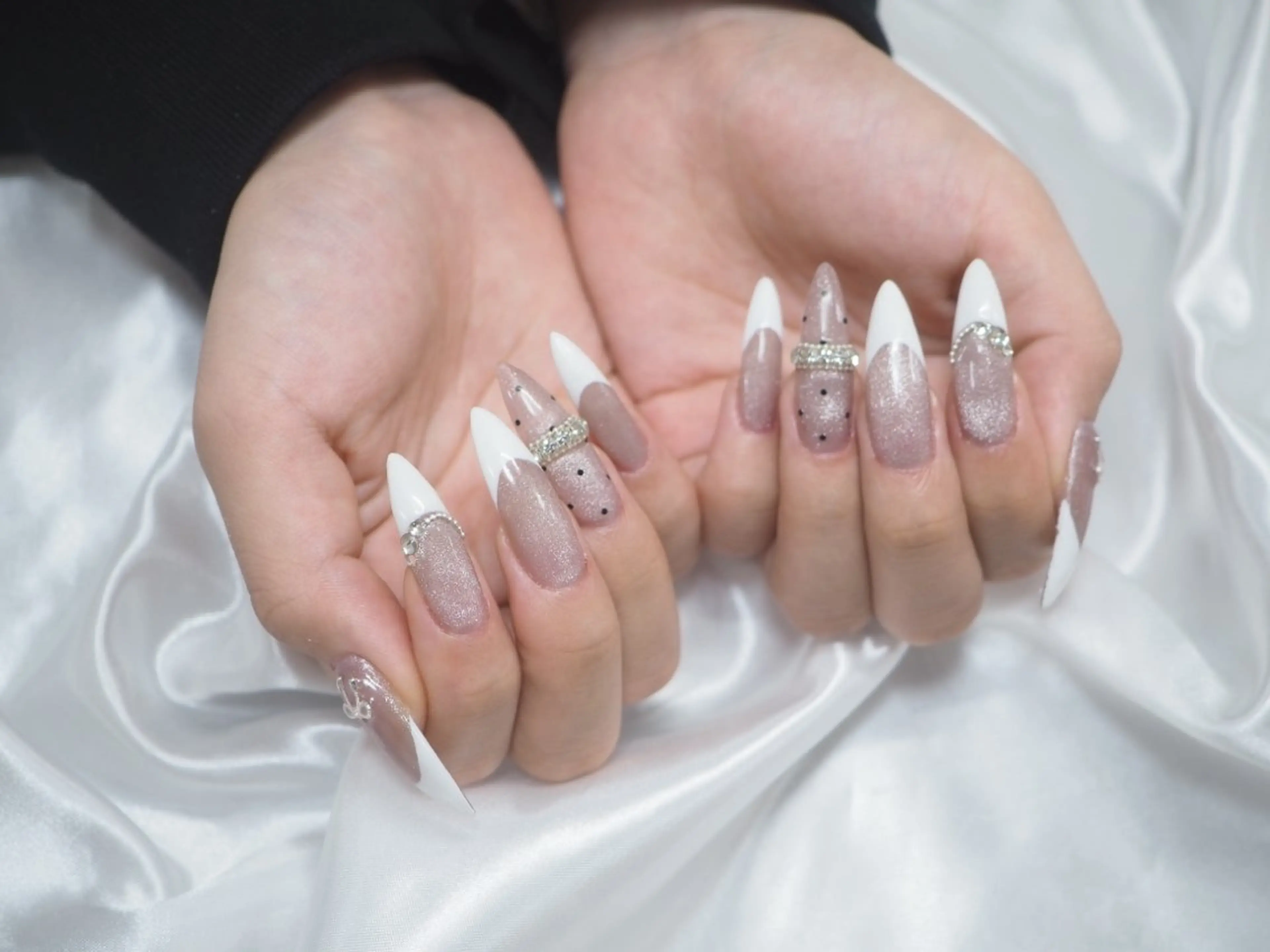 ロング ハンドネイル 中道 彩花のネイルデザイン