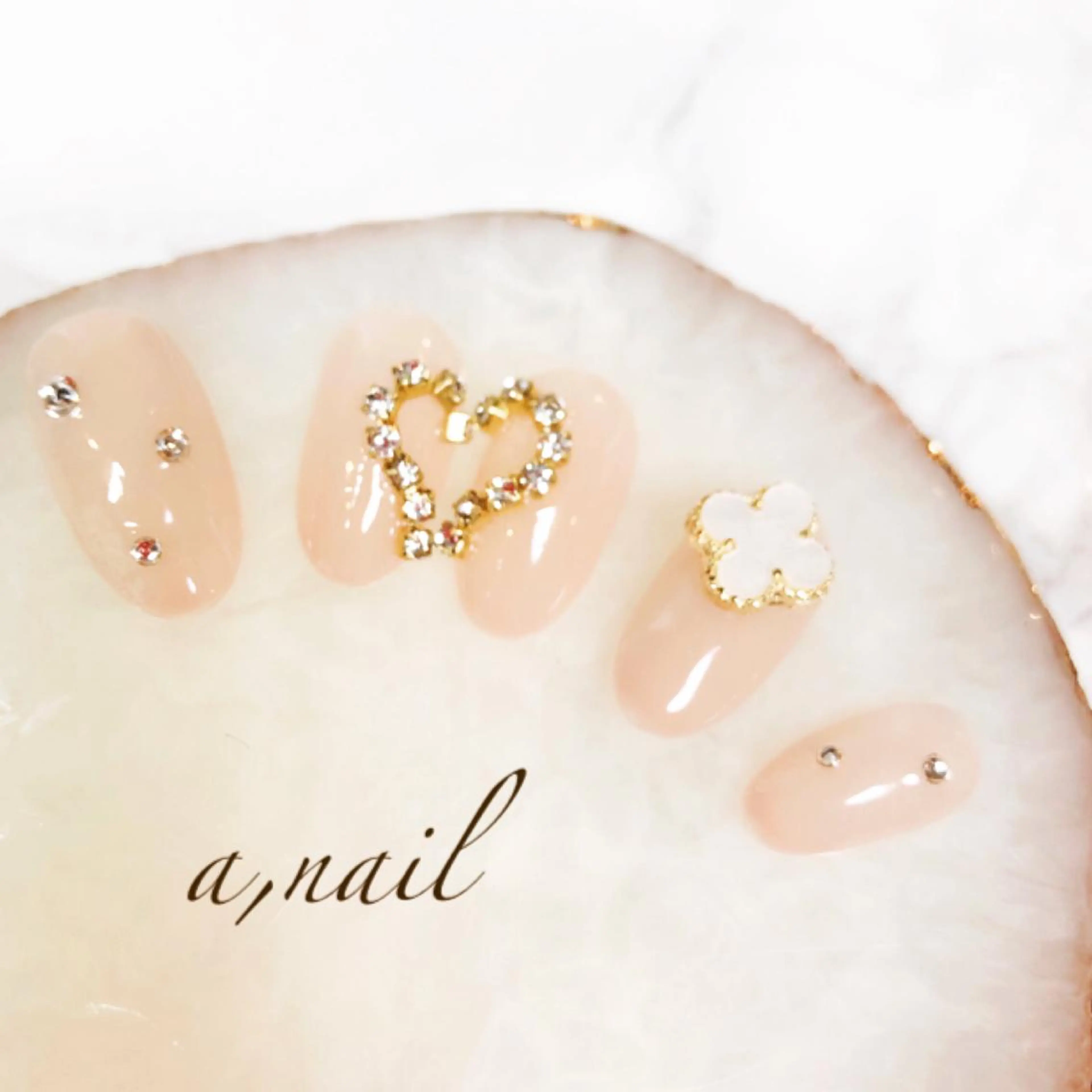 ネイル フットネイル ジェルネイル グラデーション ハート ニュアンスネイル ハンドネイル ネイルサロン エーネイルのネイルデザイン