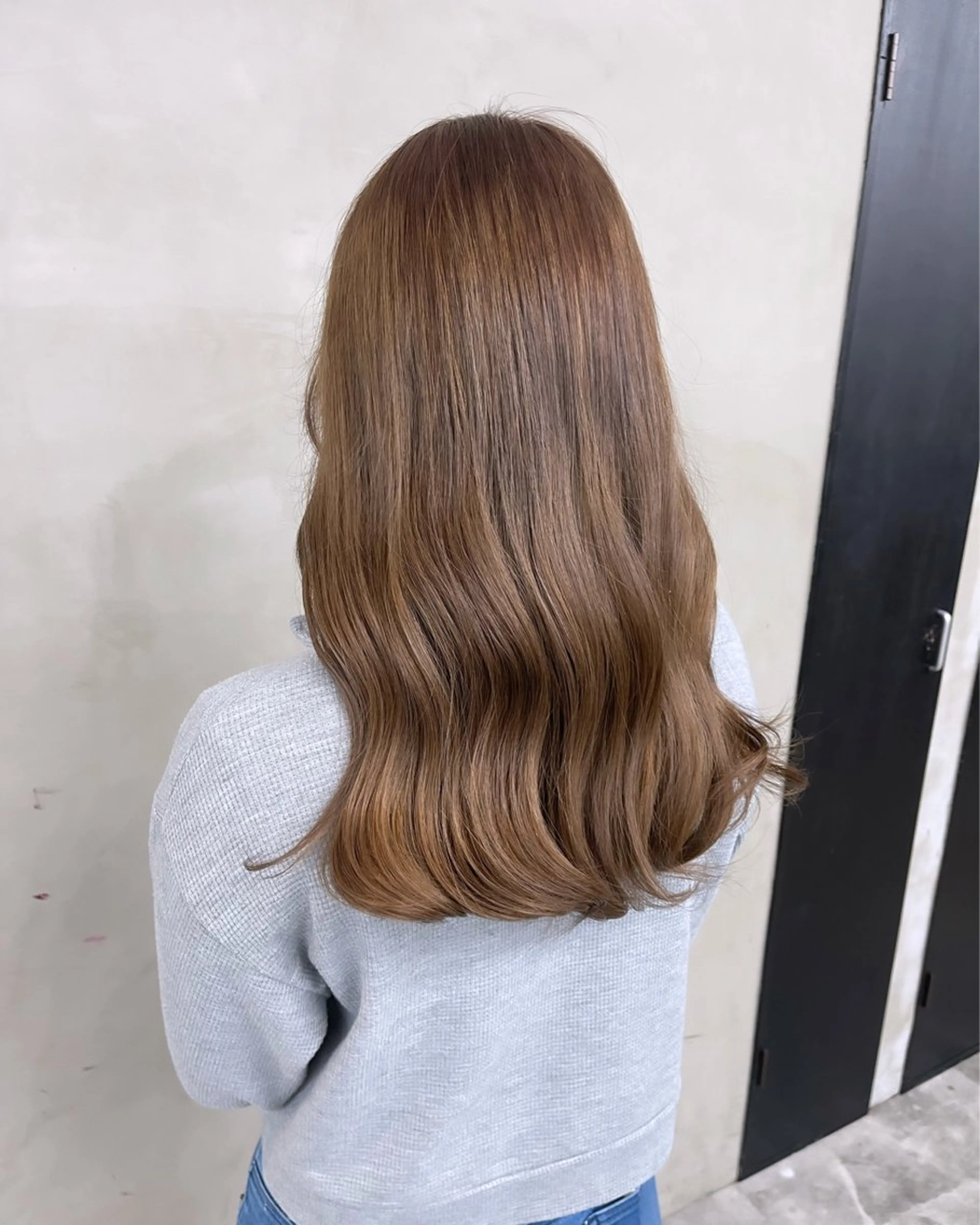 セミロング ヘアカラー 縮毛矯正🐼暖色 根本侑季のヘアスタイル