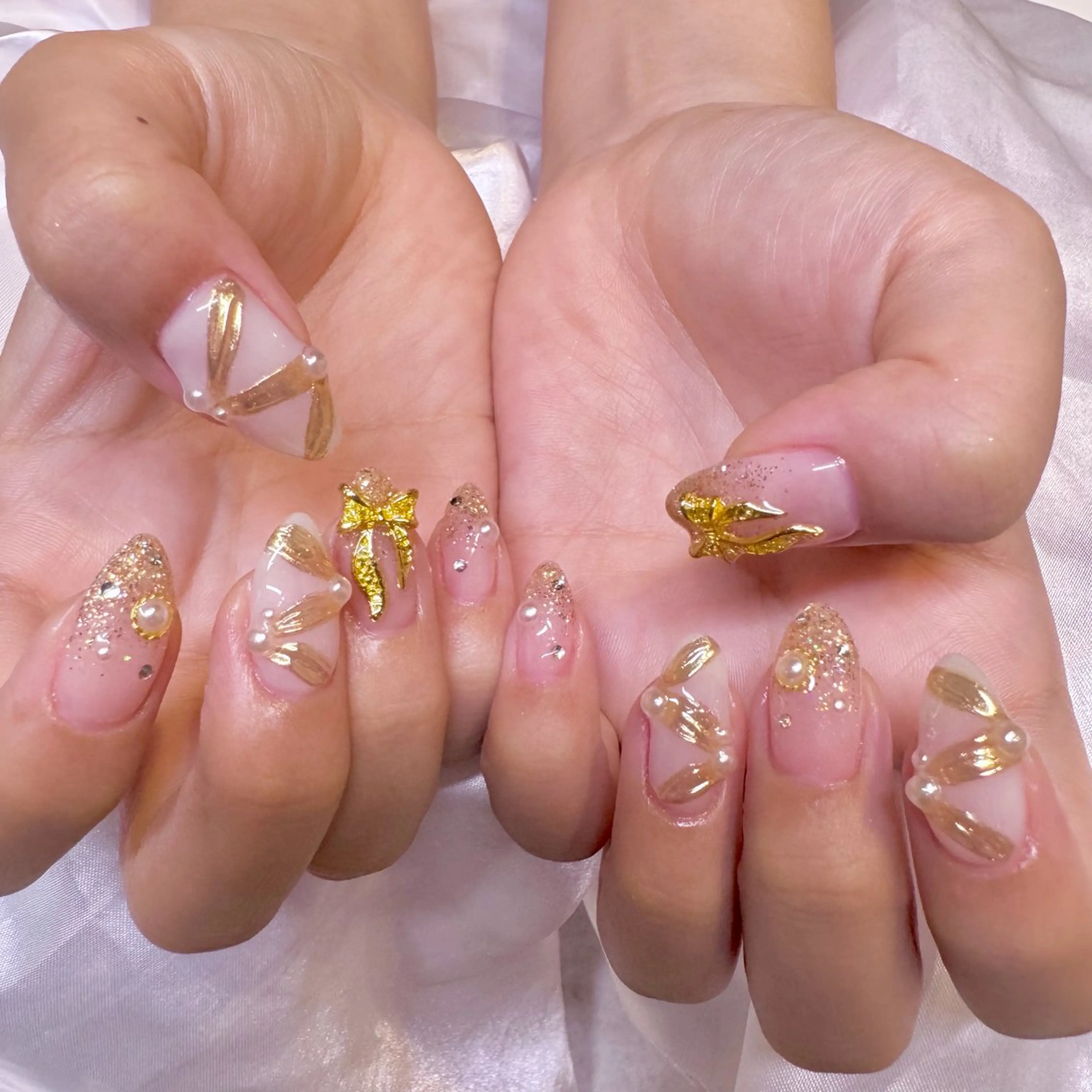 ネイル ゴールド ハンドネイル nail salon e'mu💐のネイルデザイン
