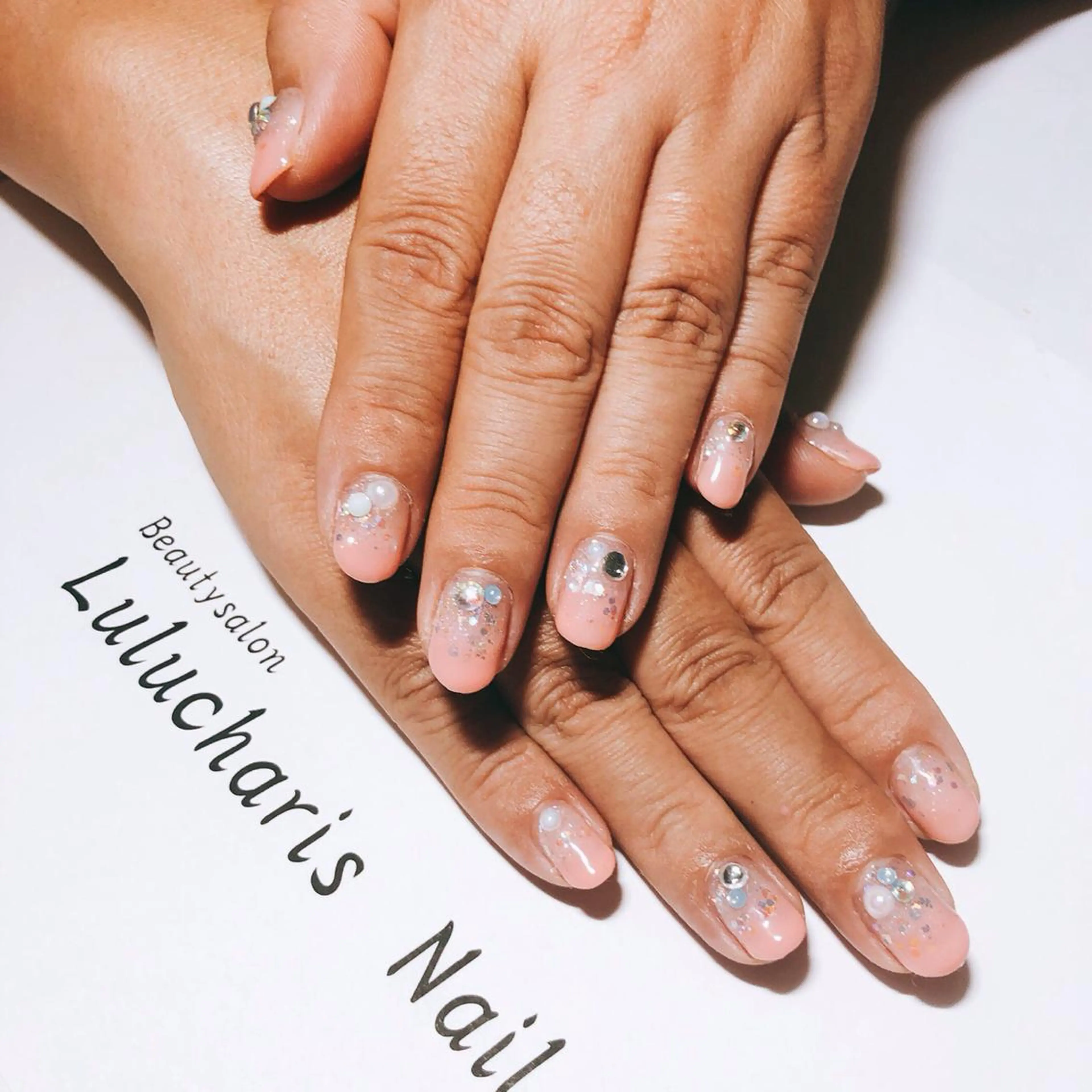 ネイル グラデーション キラキラネイル ピンク lulucharis nailのネイルデザイン