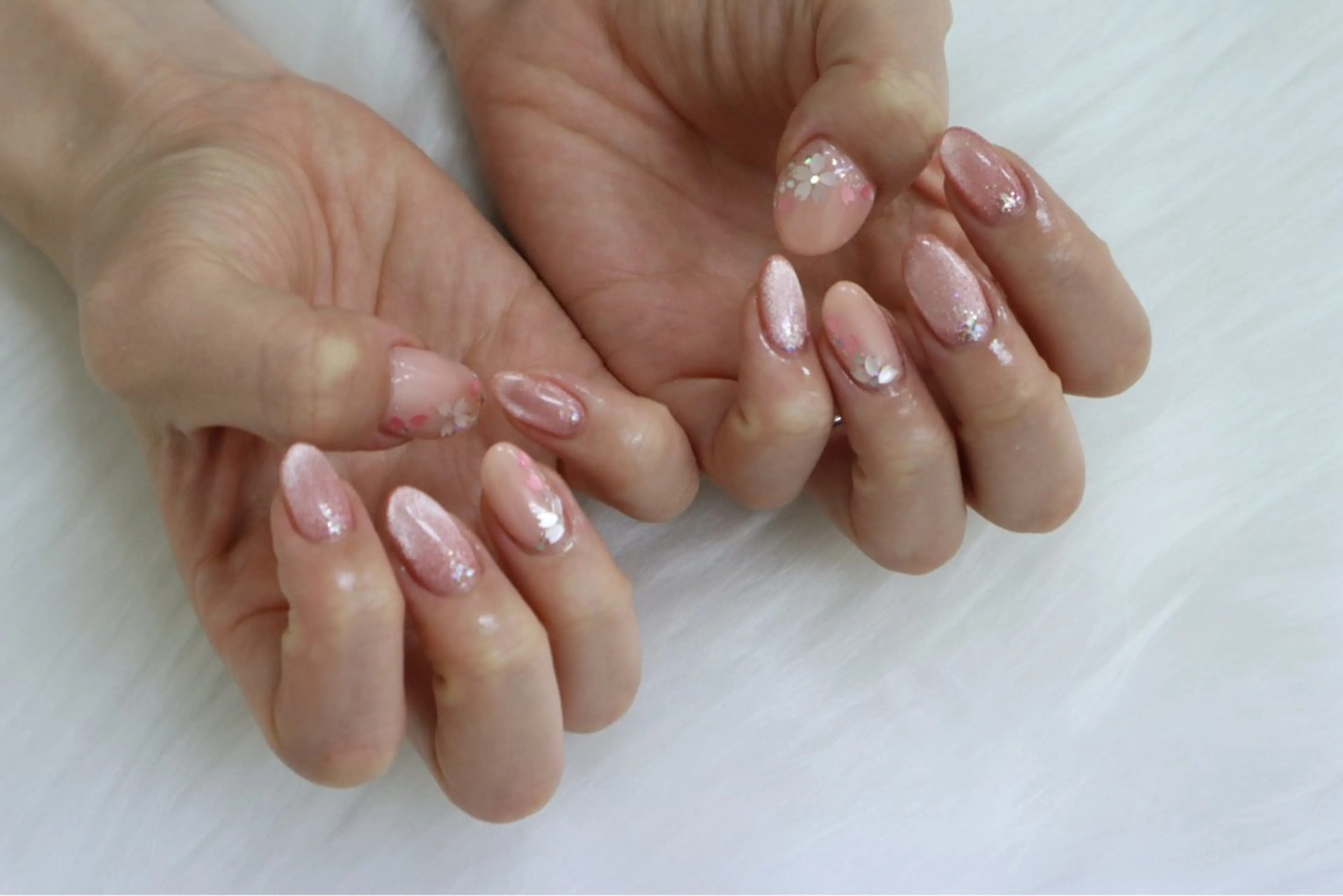 ネイル ハンドネイル カラーズビューティサロン所属・石井 桃子のネイルデザイン