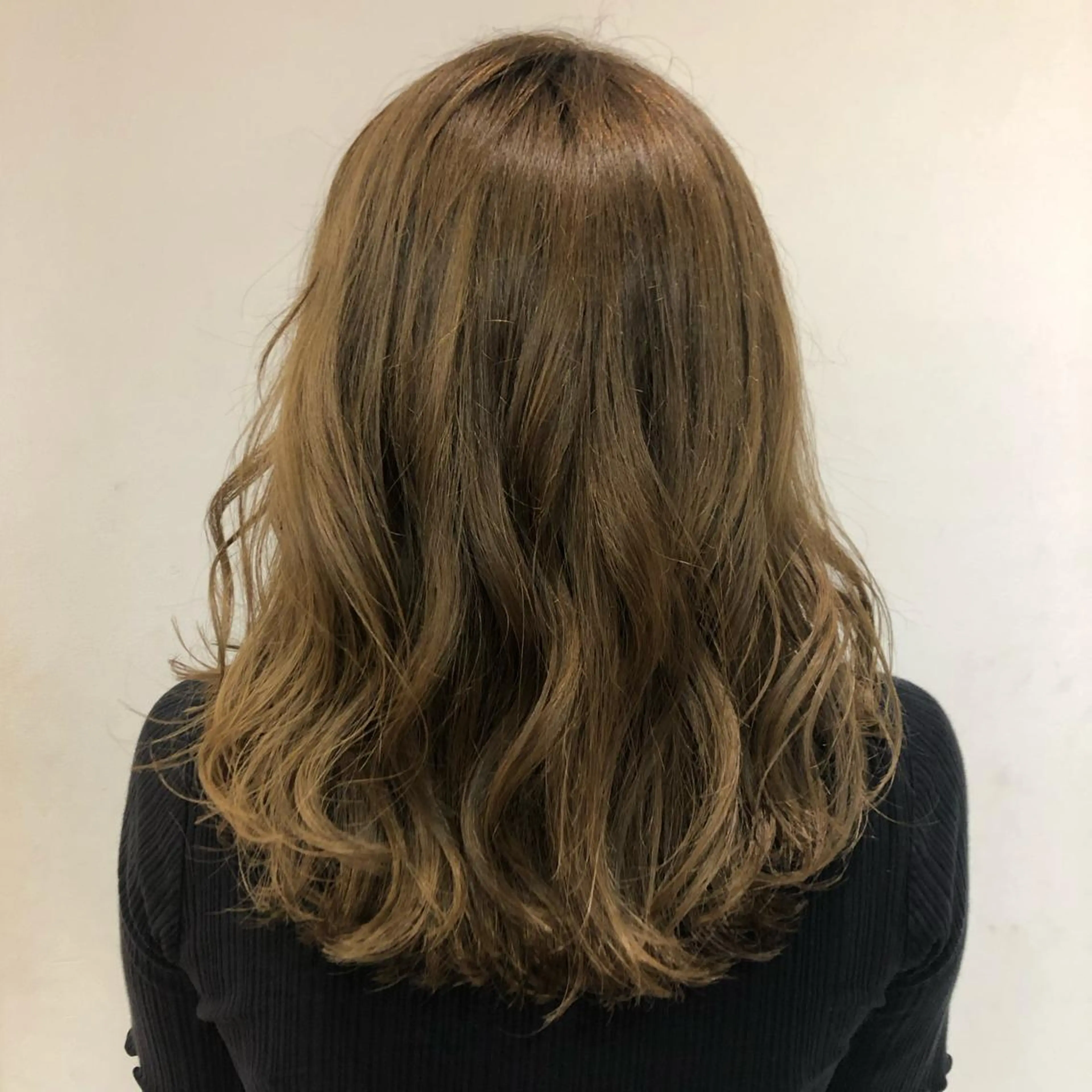 ミディアム カット 🌷韓国レイヤー/艶 カラー🇰🇷amiのヘアスタイル