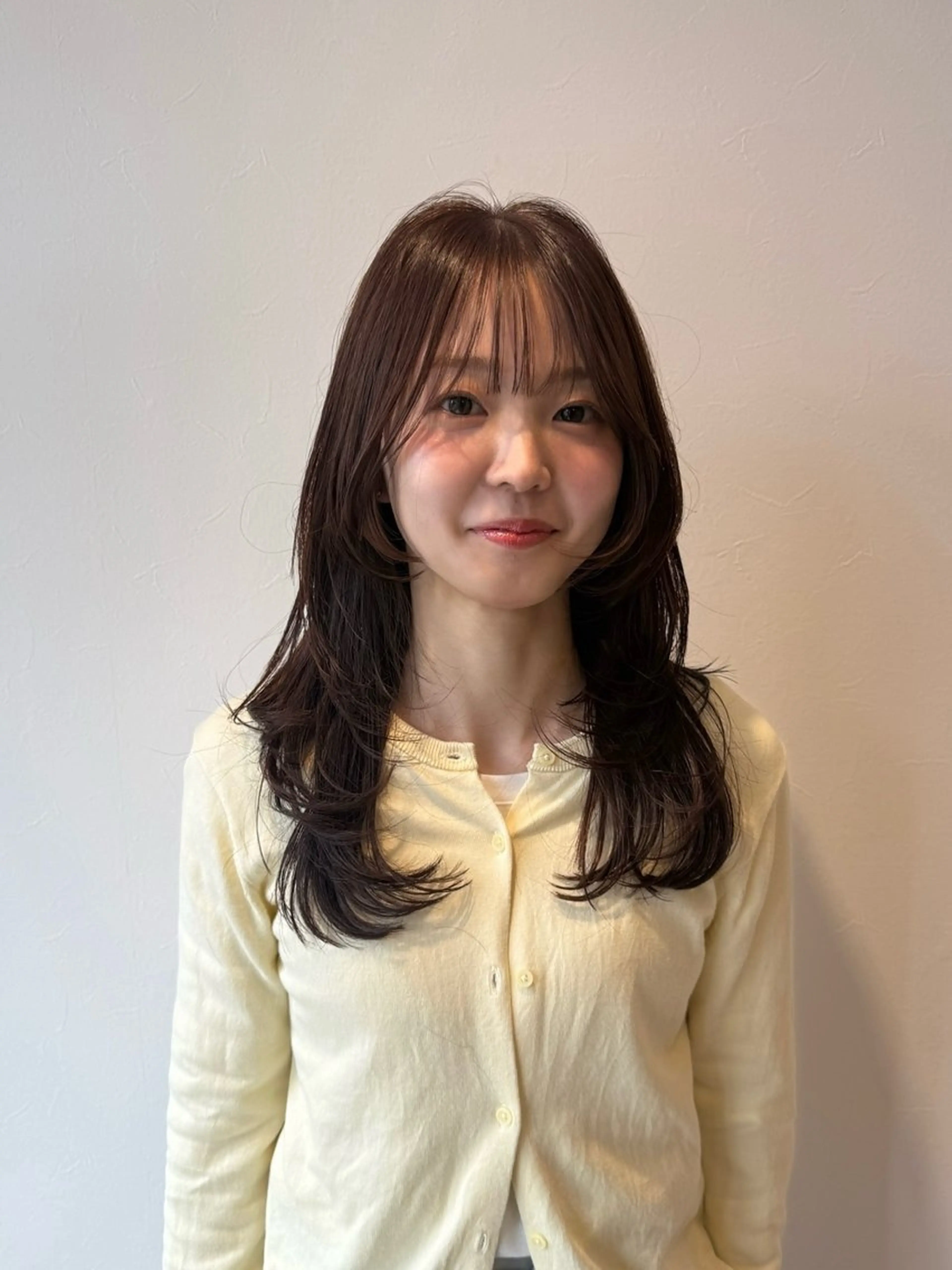 セミロング 顔周りカット レイヤーカット カット ヘアカラー 白築 怜実のヘアスタイル