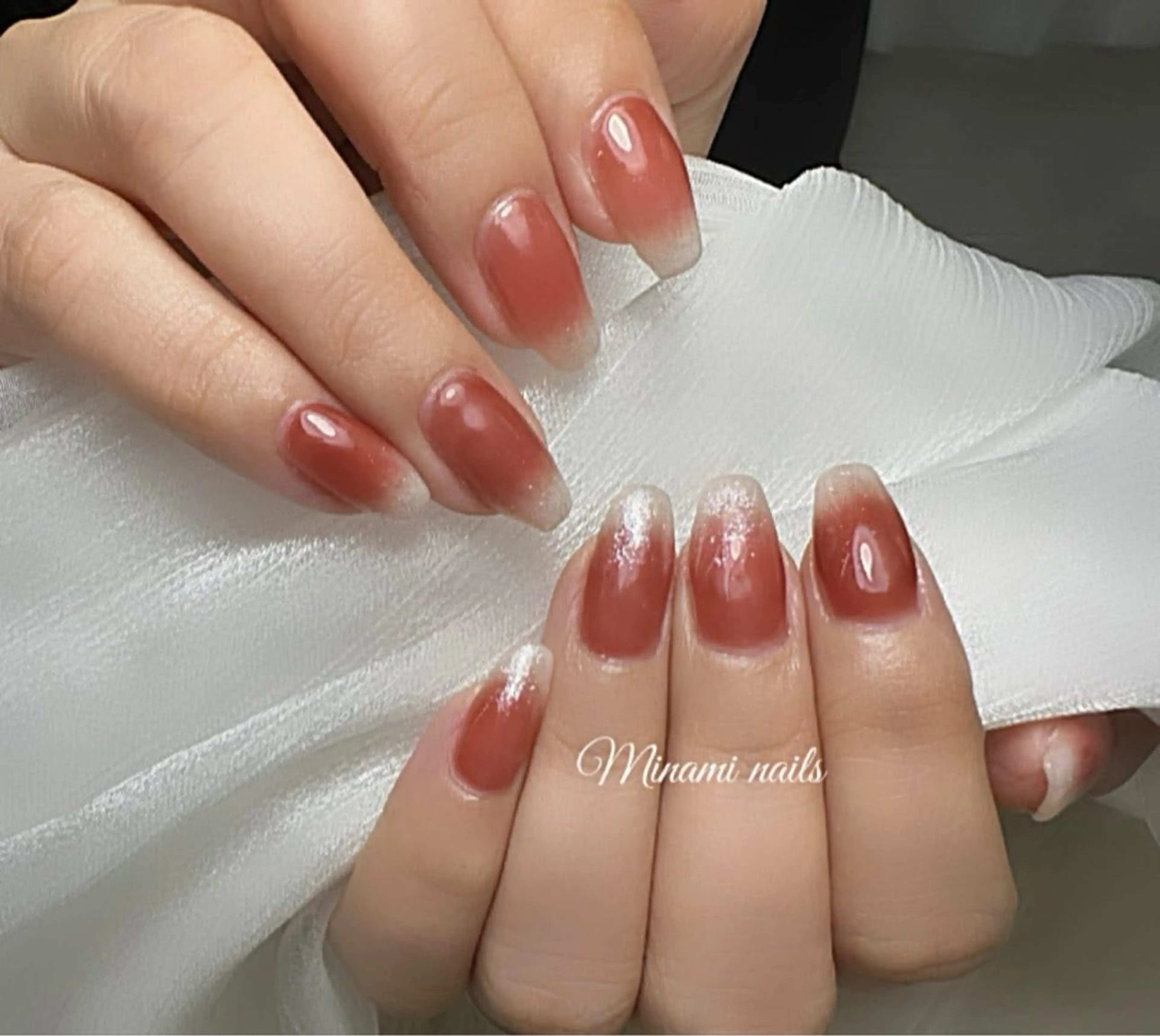 ネイル ブラウン グラデーション オフィスネイル 赤色 Minami Nailsのネイルデザイン