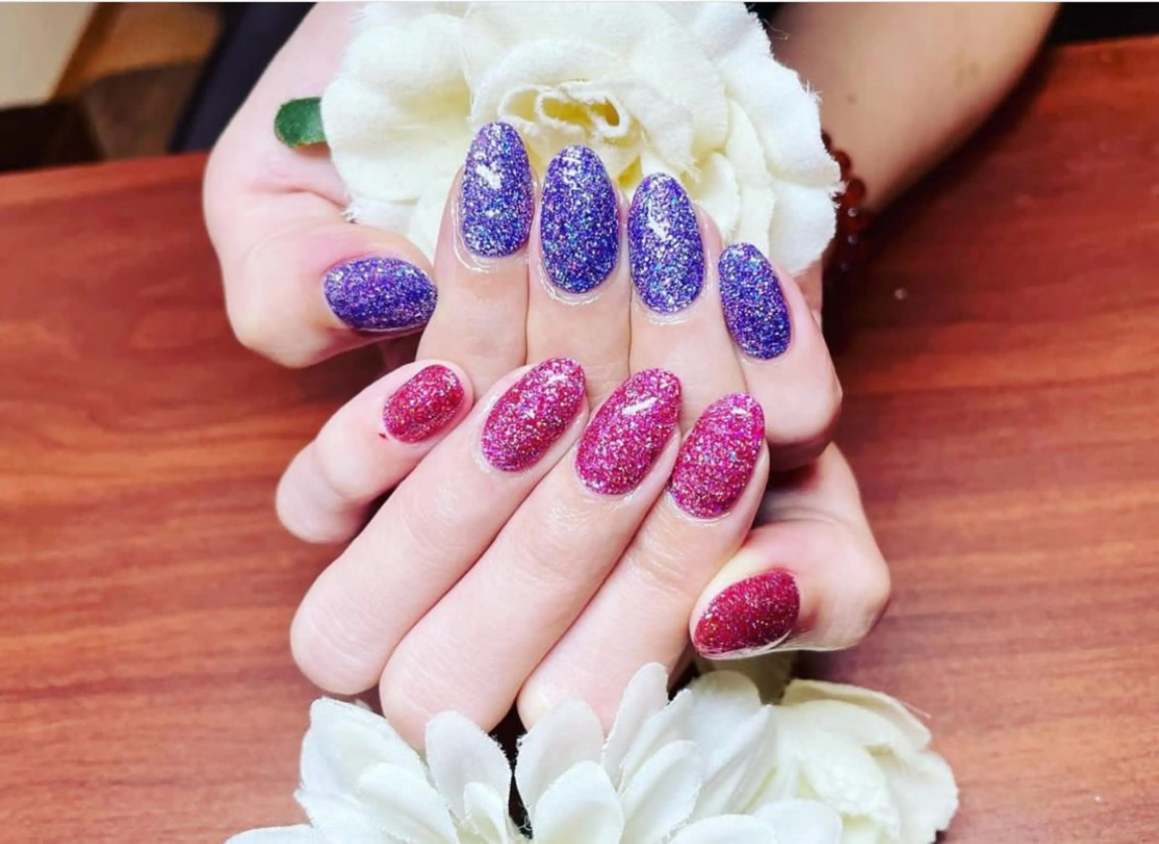 ジェルネイル単色カラー、単色ラメ💅（ストーン10粒or片手1本ずつダイヤカット無料）の写真