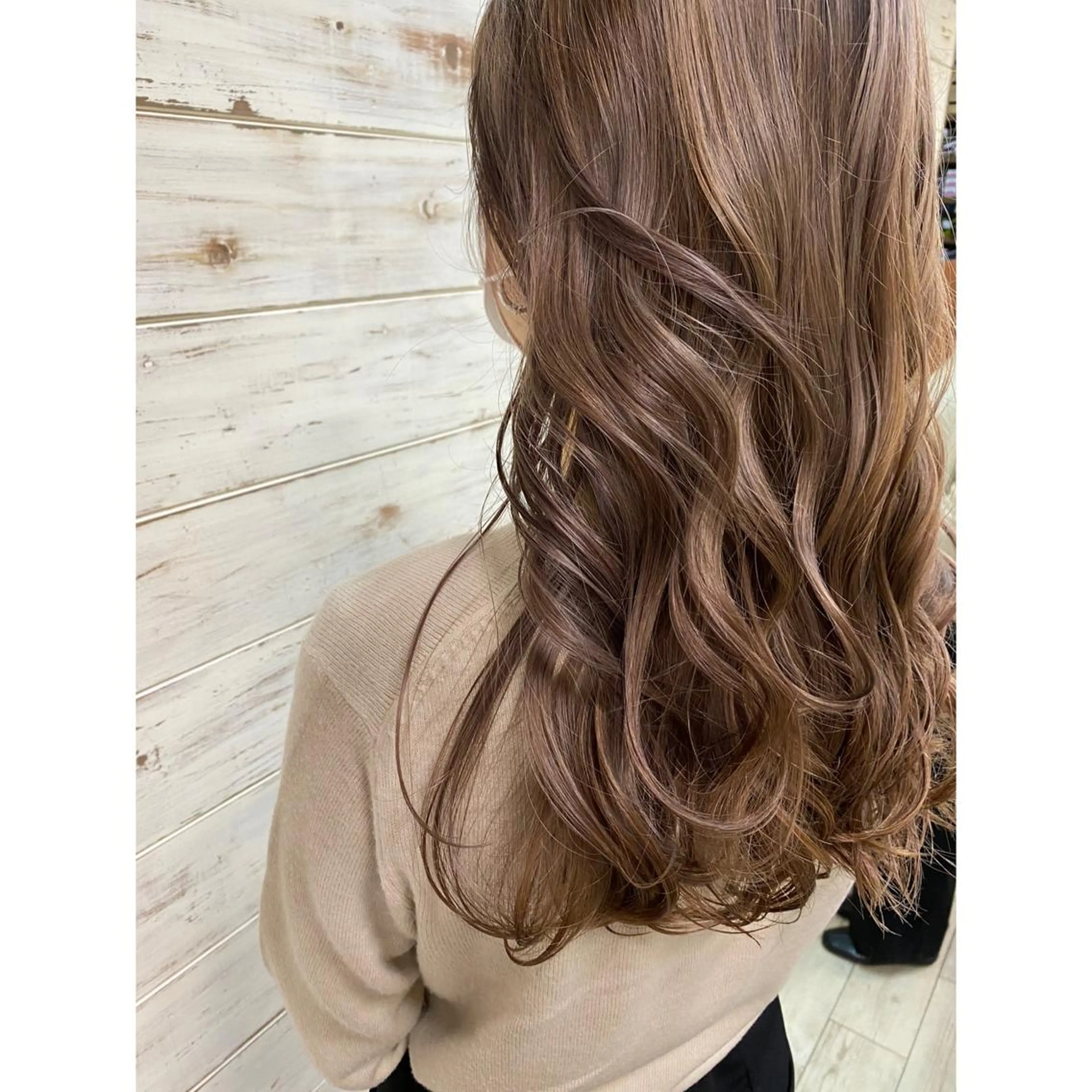 ロング カラー ベージュカラー ブリーチ ミルクティーベージュ ヘアカラー トリートメント 日比 貴大/ minim hairのヘアスタイル
