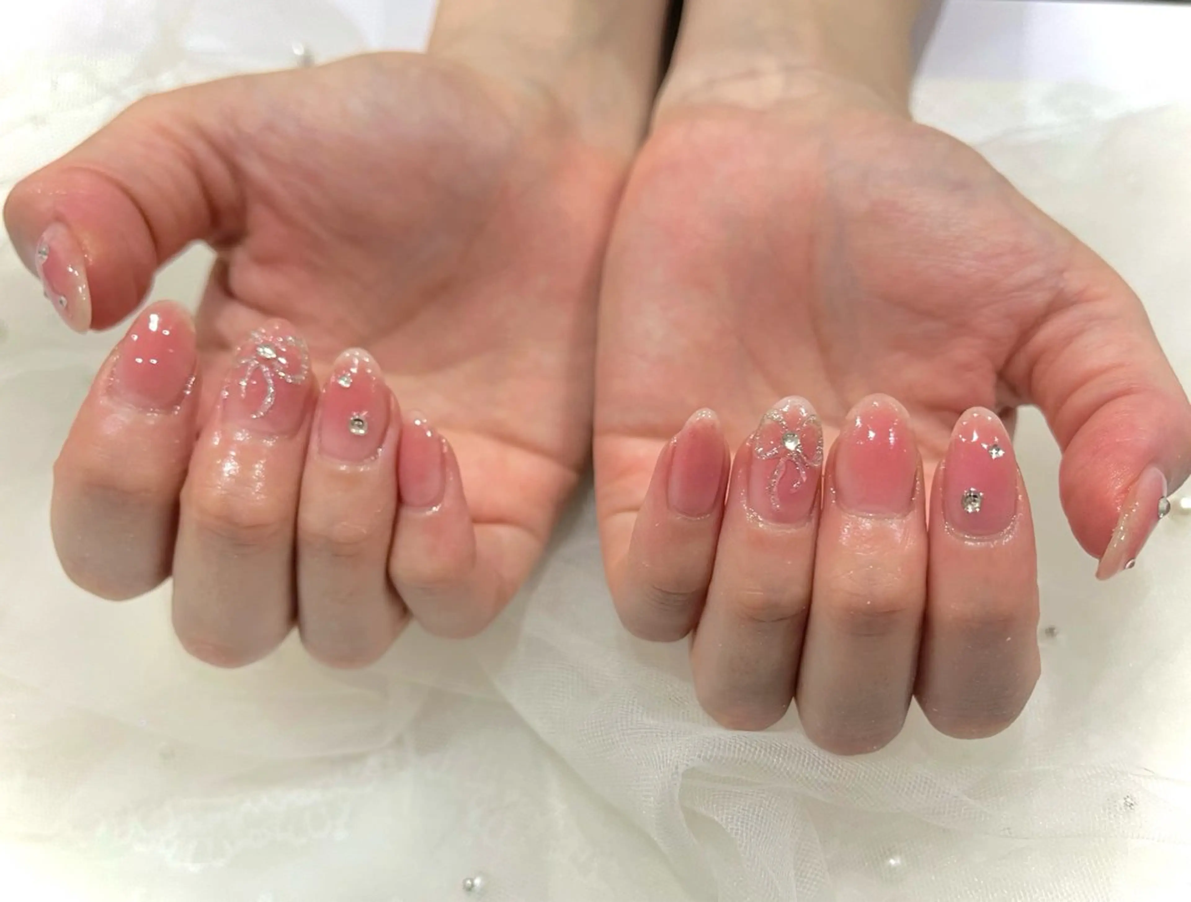 ネイル チークネイル リボン ストーンネイル ハンドネイル Nail salon Cielel⟡Ayaのネイルデザイン