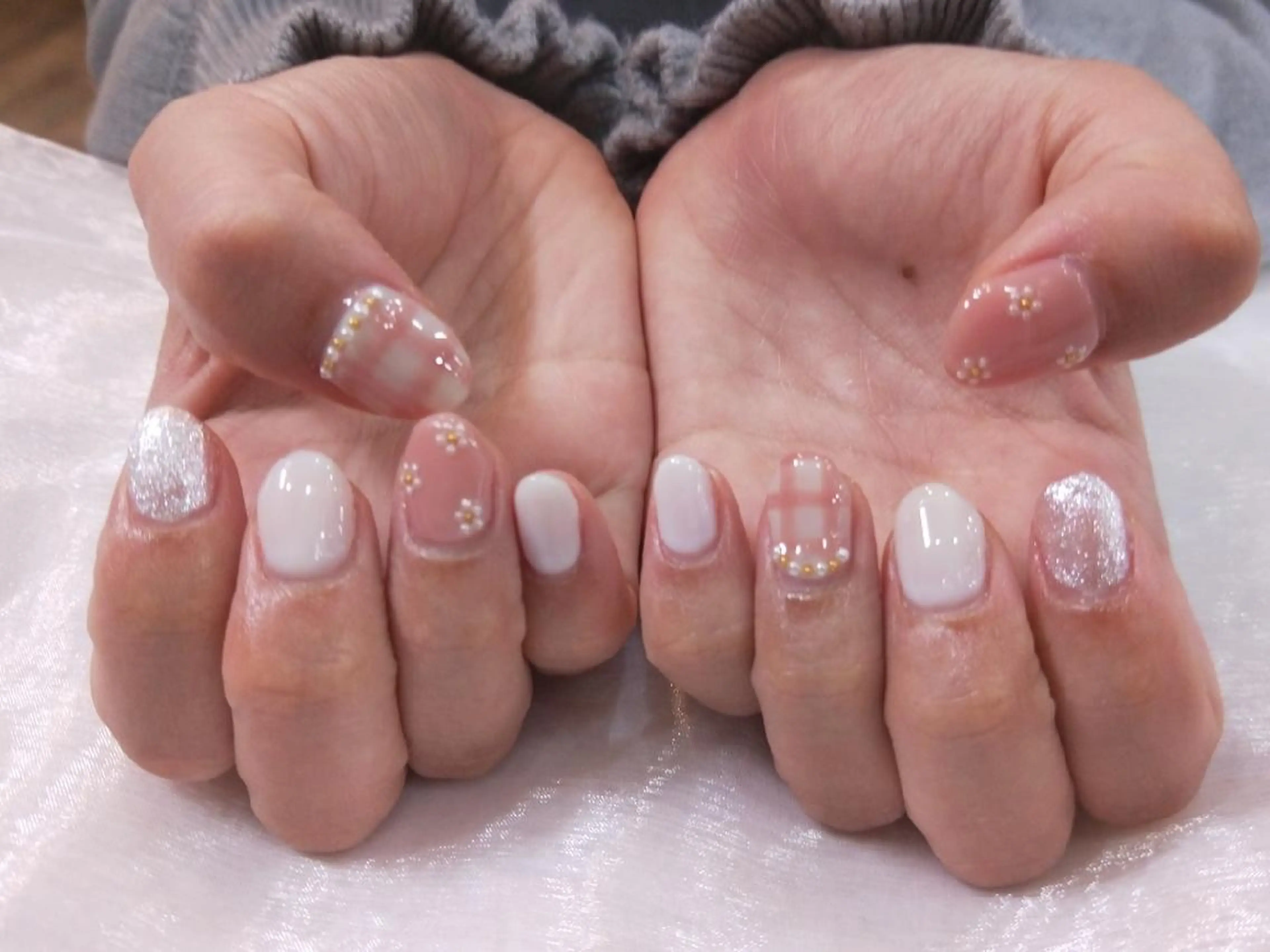 ネイル ハンドネイル ハンドケア R'well所属・はばすみれ🎀ﾈｲﾙ 光ﾌｪｲｼｬﾙ ﾍｱのネイルデザイン