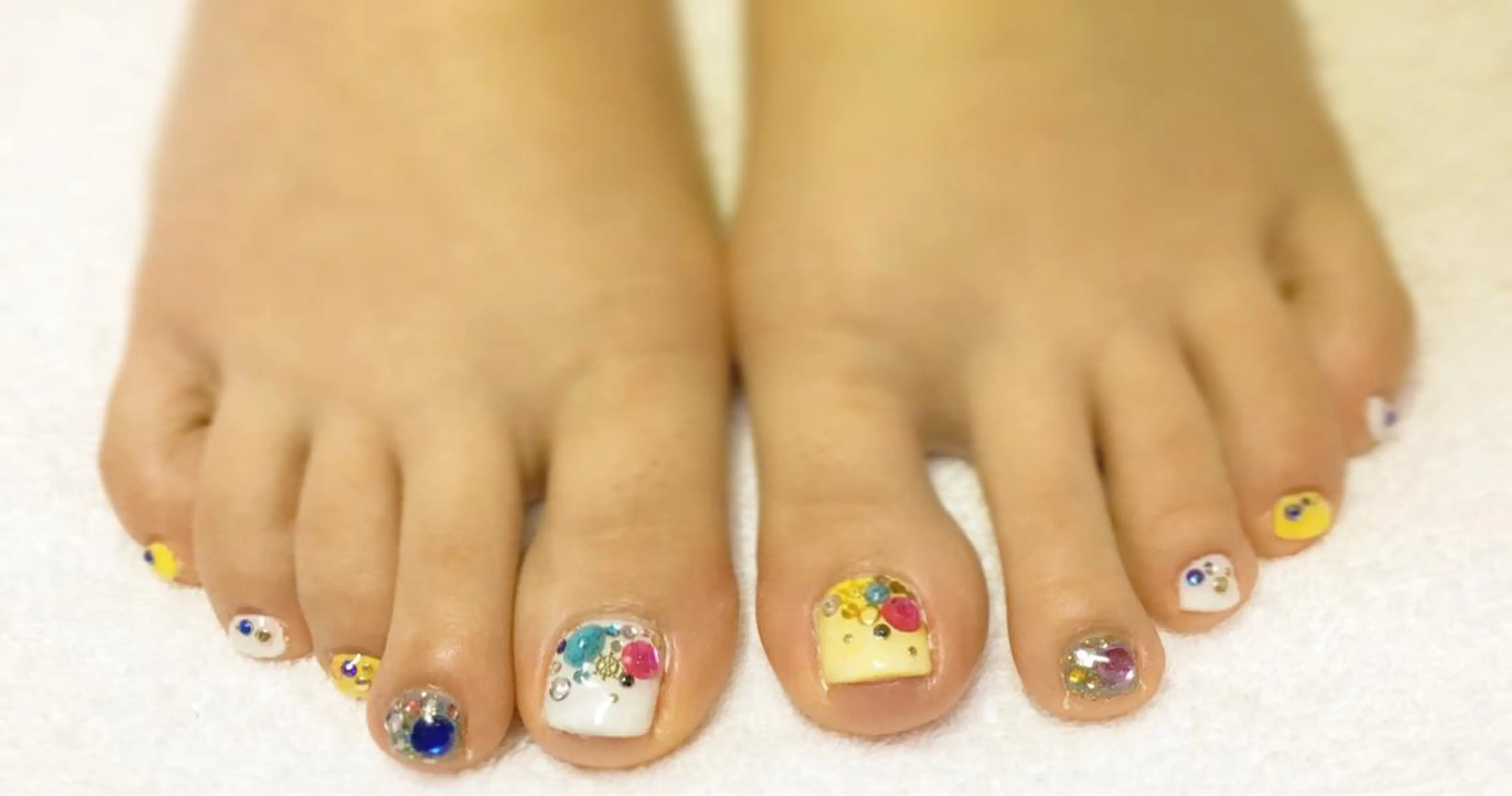 ネイル ストーンネイル gui amichanのネイルデザイン