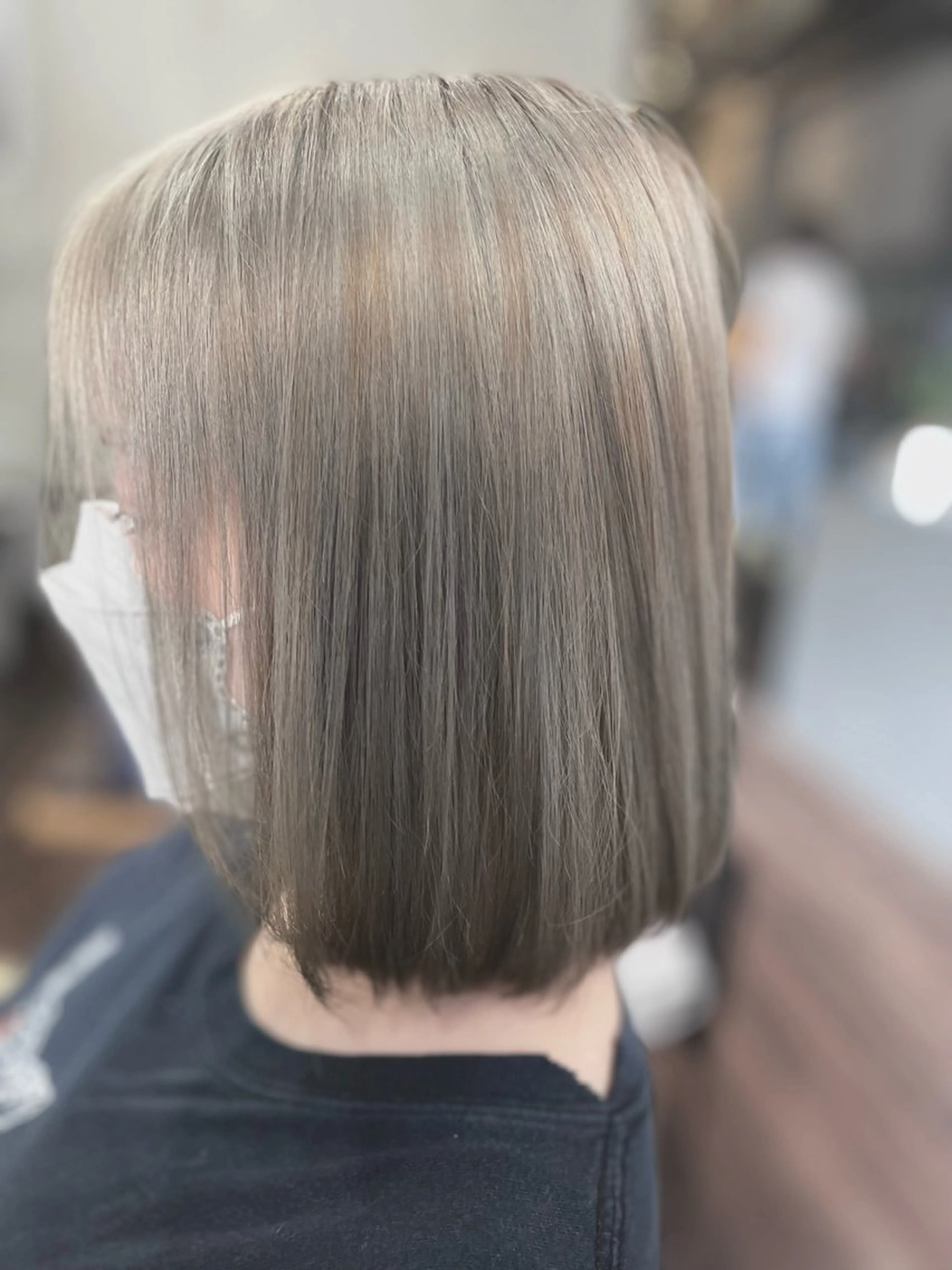 ミディアム カラー ブリーチ 透明感カラー シルバー ボブ カット ヘアカラー terra✂️ 佐伯 尚哉のヘアスタイル